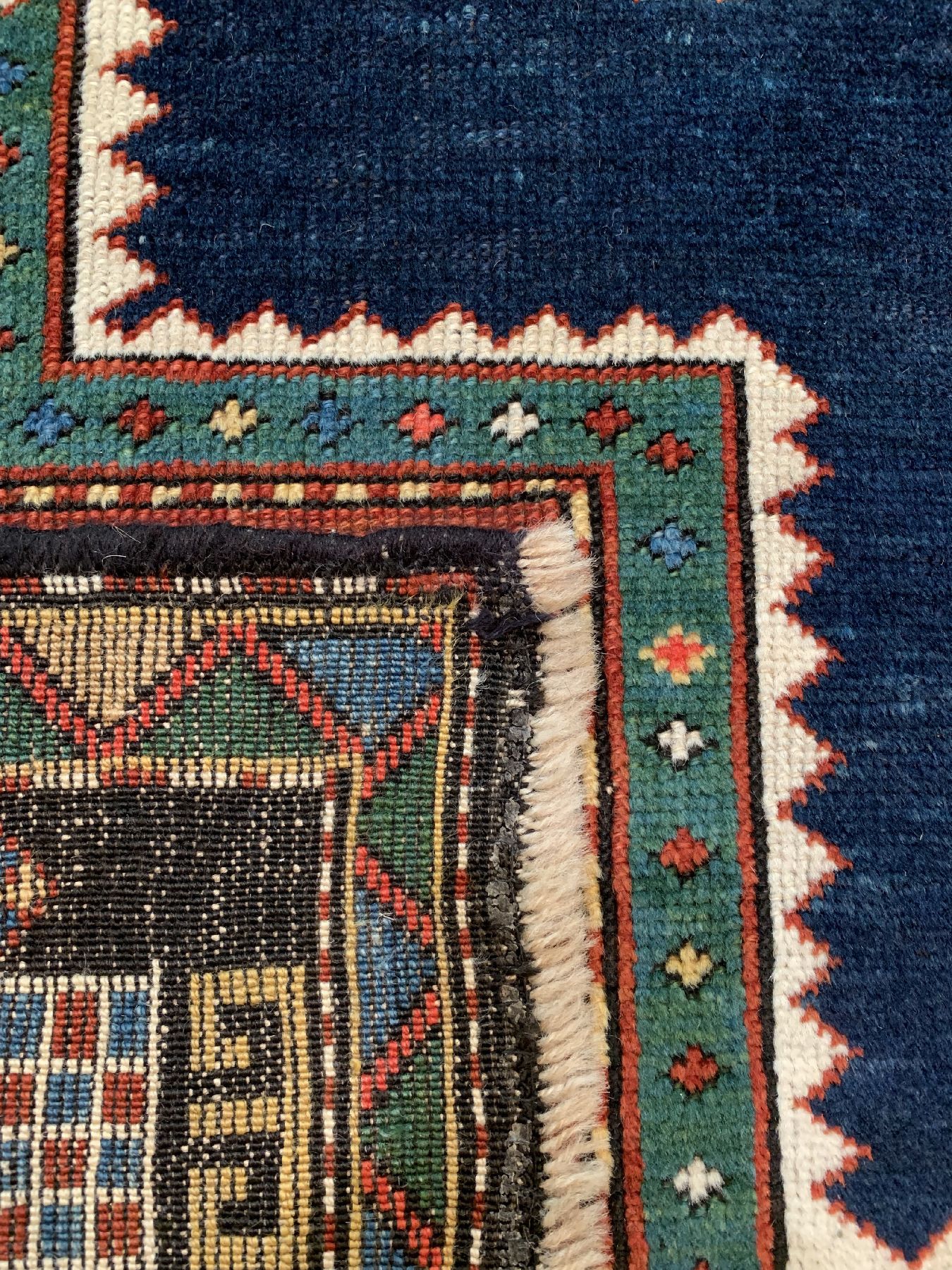 Detail d: Antiker Talish Kazak, Kaukasus, Ende 19 Jhd., Wolle geknüpft auf Wolle, ca. 165 x 132 cm, (Seltenes Maß), EHZ: 3(guter Zustand).