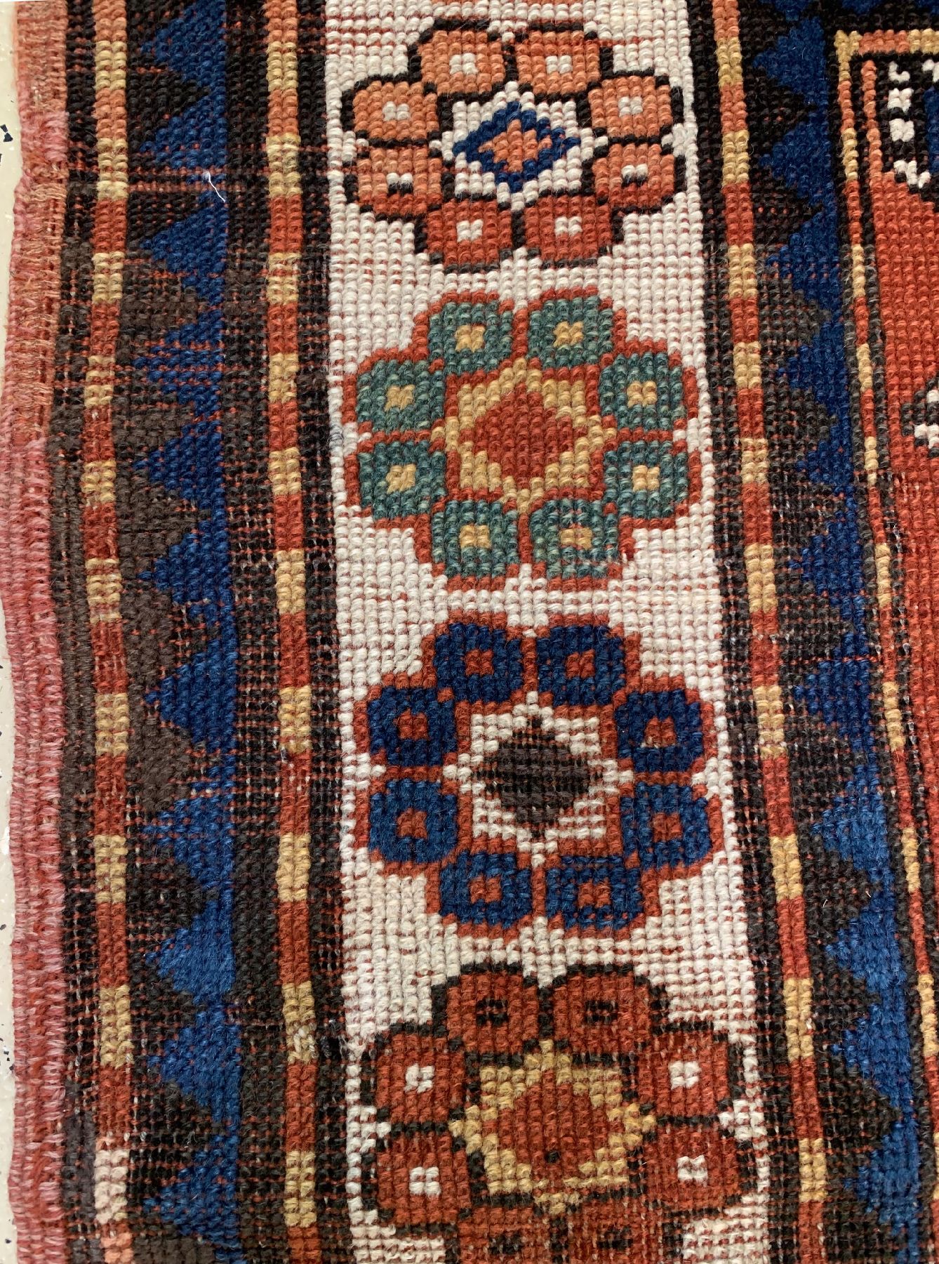 Detail d: Tier Gül Kazak antik, Kaukasus, Ende 19 Jhd., Wolle geknüpft auf Wolle, ca. 160 x 108 cm, EHZ: 3,(guter Zustand).