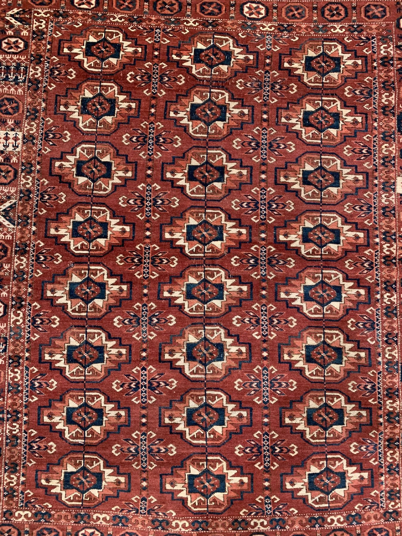 Detail a: Tekke antik, Turkmenistan, Mitte 19 Jhd., Wolle auf Wolle, ca. 150 x 100 cm, EHZ: 3