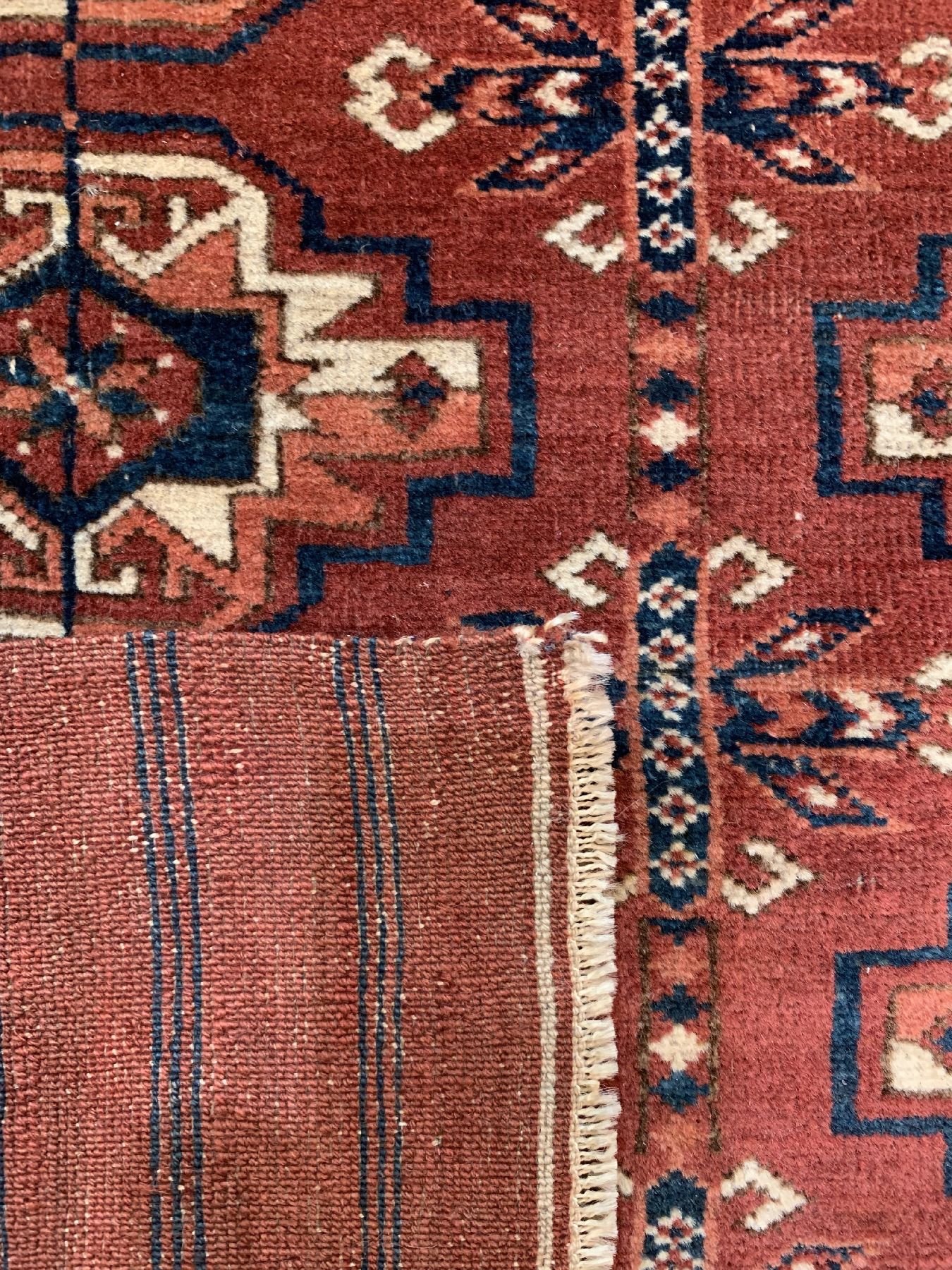 Detail e: Tekke antik, Turkmenistan, Mitte 19 Jhd., Wolle auf Wolle, ca. 150 x 100 cm, EHZ: 3