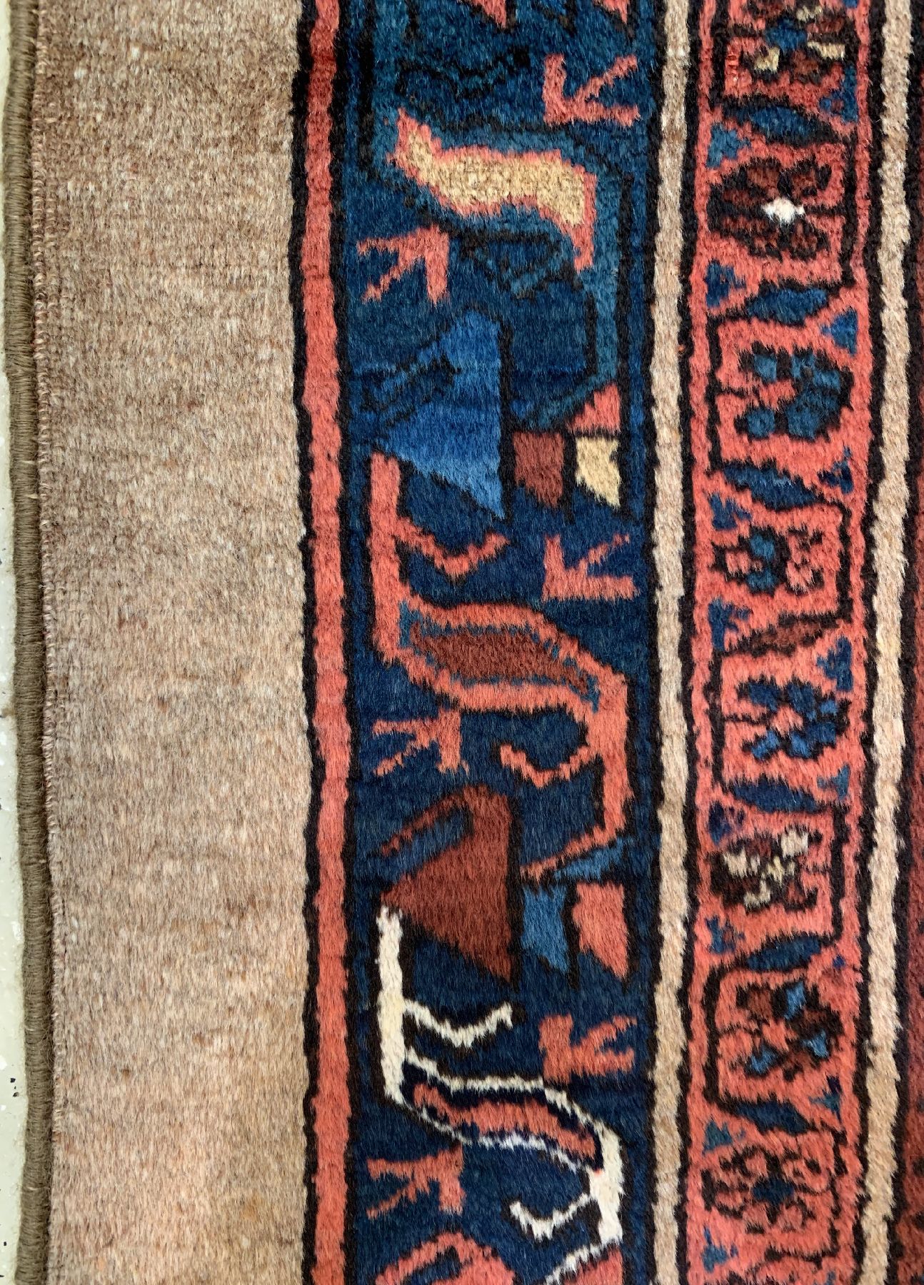 Detail b: Antiker Sarab(Kamelwolle), Persien, um 1900, Kamelwolle geknüpft auf Wolle, ca. 187 x 112 cm, EHZ: 2 (guter Zustand)