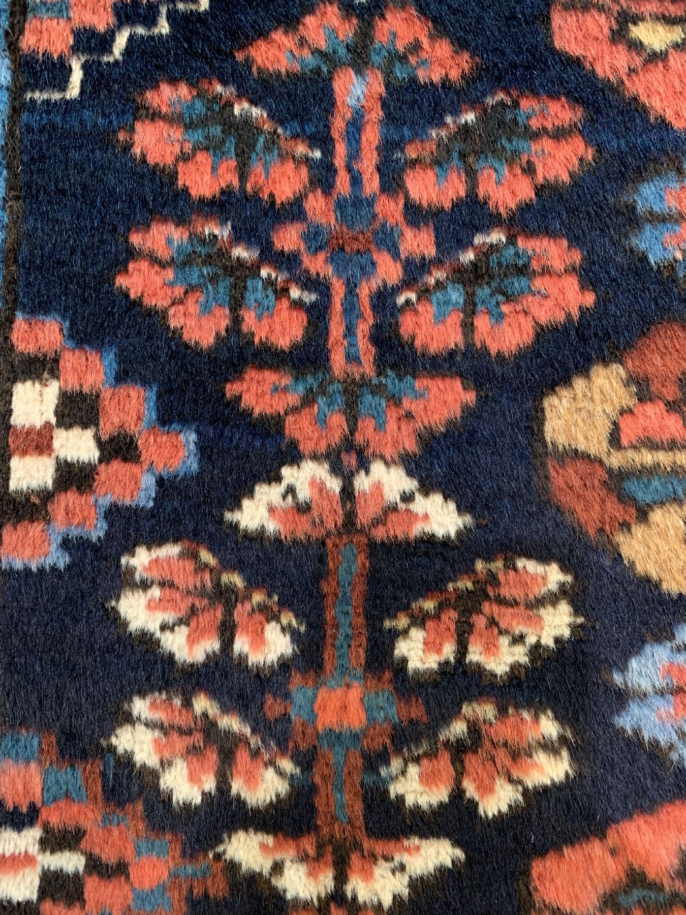 Detail c: Antiker Sarab(Kamelwolle), Persien, um 1900, Kamelwolle geknüpft auf Wolle, ca. 187 x 112 cm, EHZ: 2 (guter Zustand)