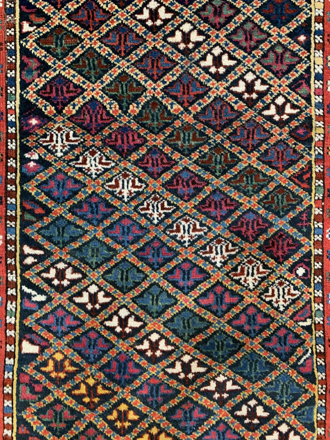 Detail a: Antiker Gendje Kazak, Zentralkaukasus, 19 Jhd., Wolle geknüpft auf Wolle, ca. 230 x 107 cm, EHZ: 2-3, (guter Zustand)