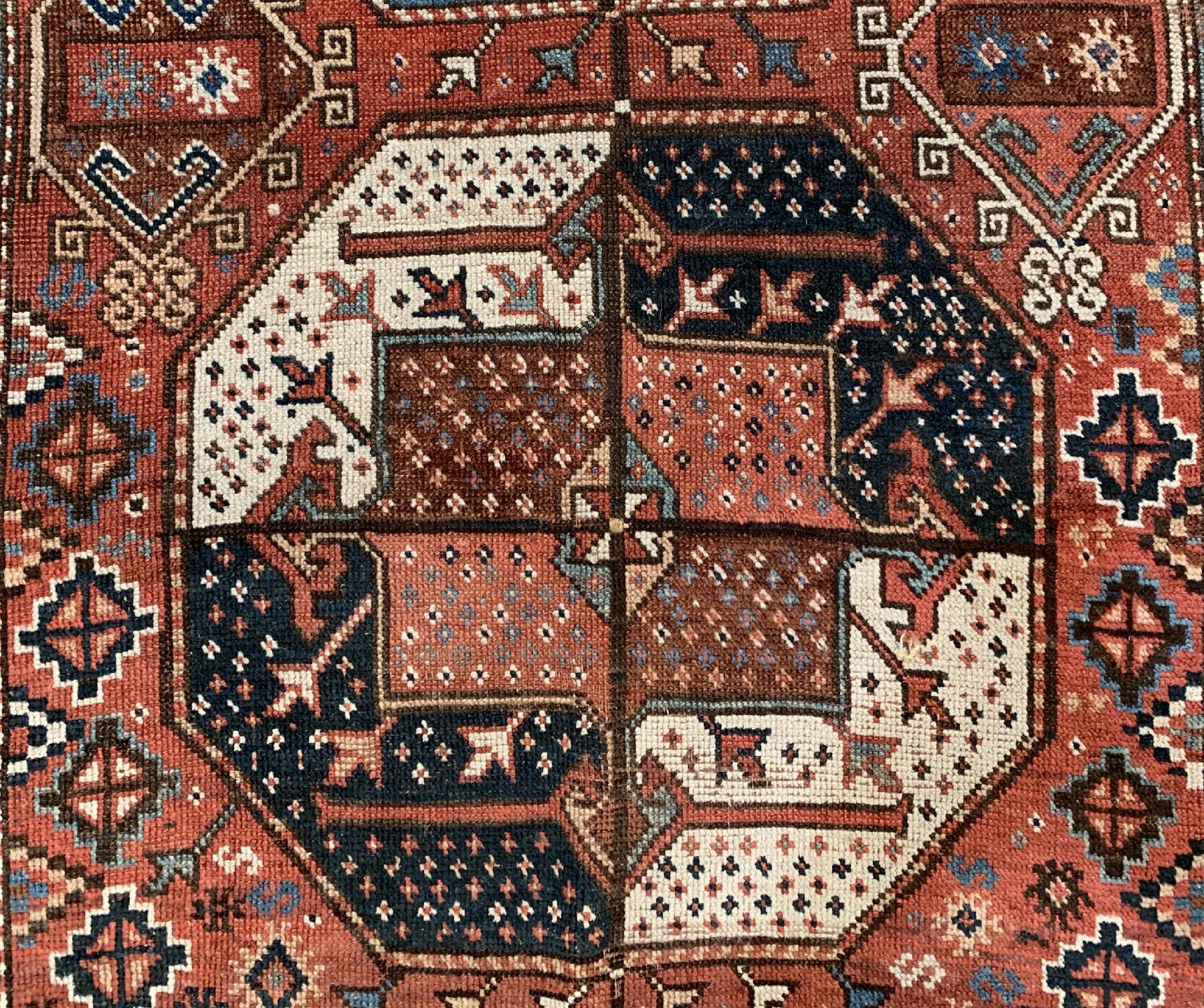 Detail b: Antiker Kurdischer Teppich, Türkei, 19 Jhd., Wolle geknüpft auf Wolle, ca. 200 x 124 cm, EHZ: 4