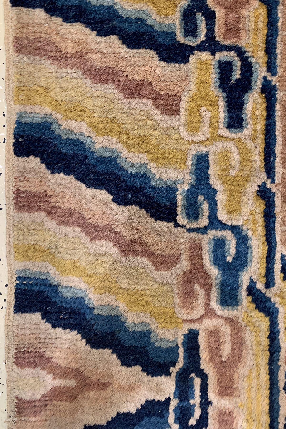 Detail b: Früher Ning Hsia Drachenteppich Westchina, 19 Jhd, Wolle geknüpft auf Baumwolle Seltener Ning-Hsia mit fünf Kaiselische Drachen auf gelbem ...
