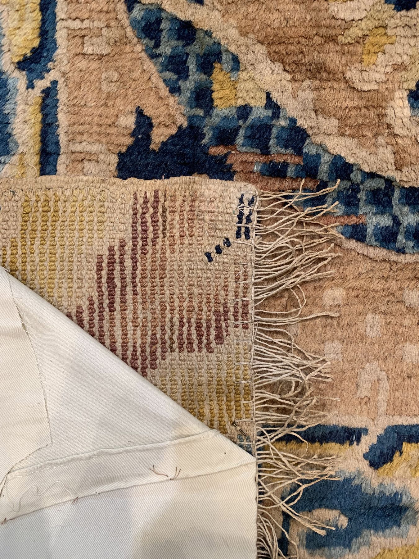 Detail d: Früher Ning Hsia Drachenteppich Westchina, 19 Jhd, Wolle geknüpft auf Baumwolle Seltener Ning-Hsia mit fünf Kaiselische Drachen auf gelbem ...