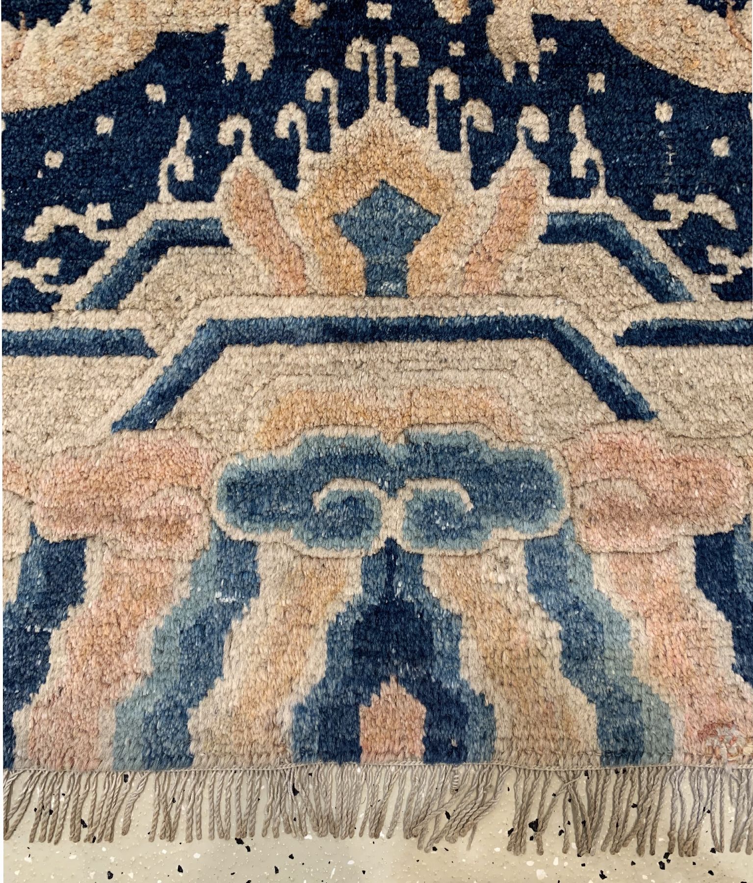 Detail b: Seltener blaugrundiger Ning-Hsia Drachenteppich antik, China, 19 Jhd. Wolle geknüpft auf Baumwolle, fünf kaiserlische Drachen auf blauem ...