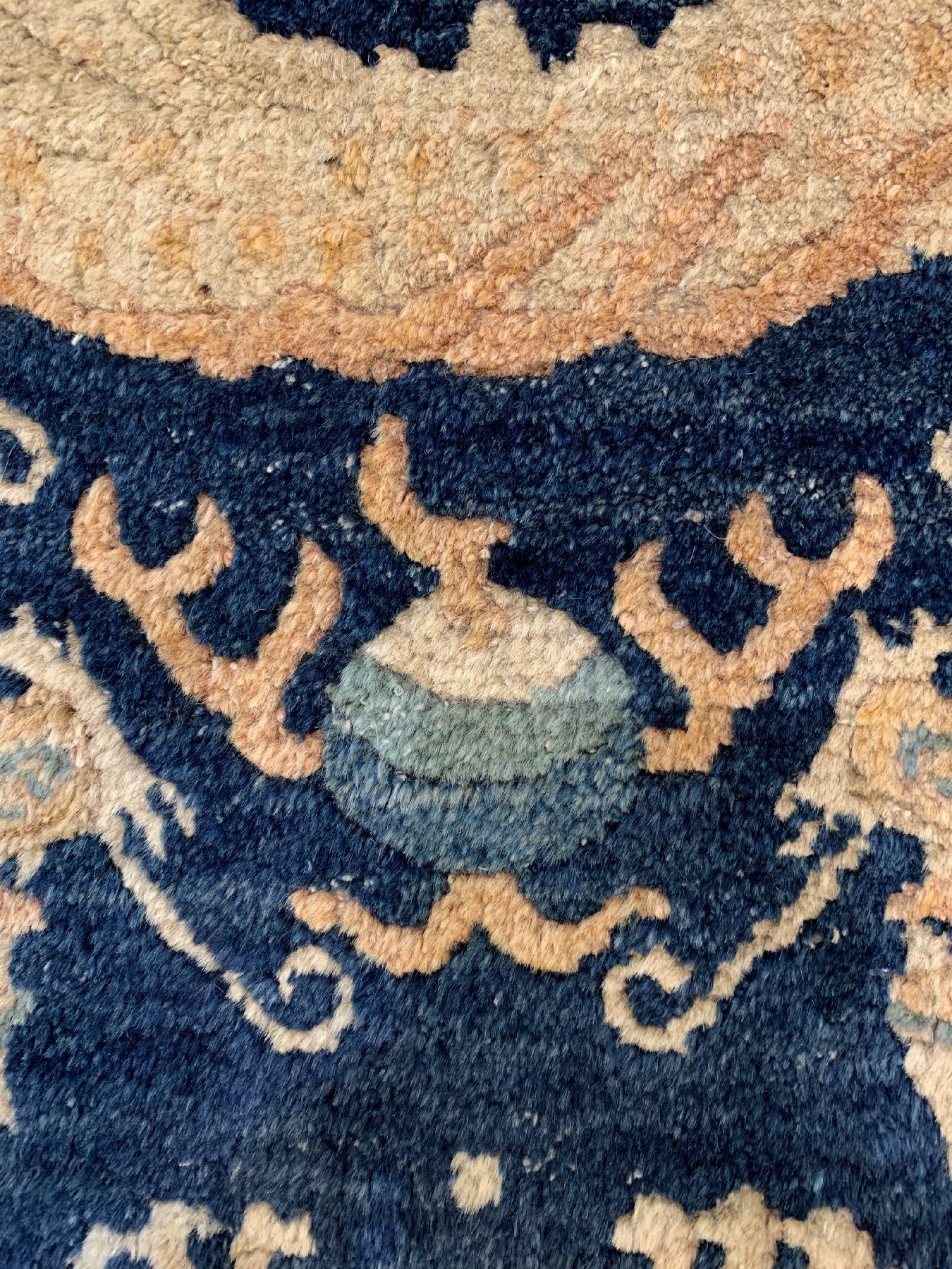 Detail c: Seltener blaugrundiger Ning-Hsia Drachenteppich antik, China, 19 Jhd. Wolle geknüpft auf Baumwolle, fünf kaiserlische Drachen auf blauem ...
