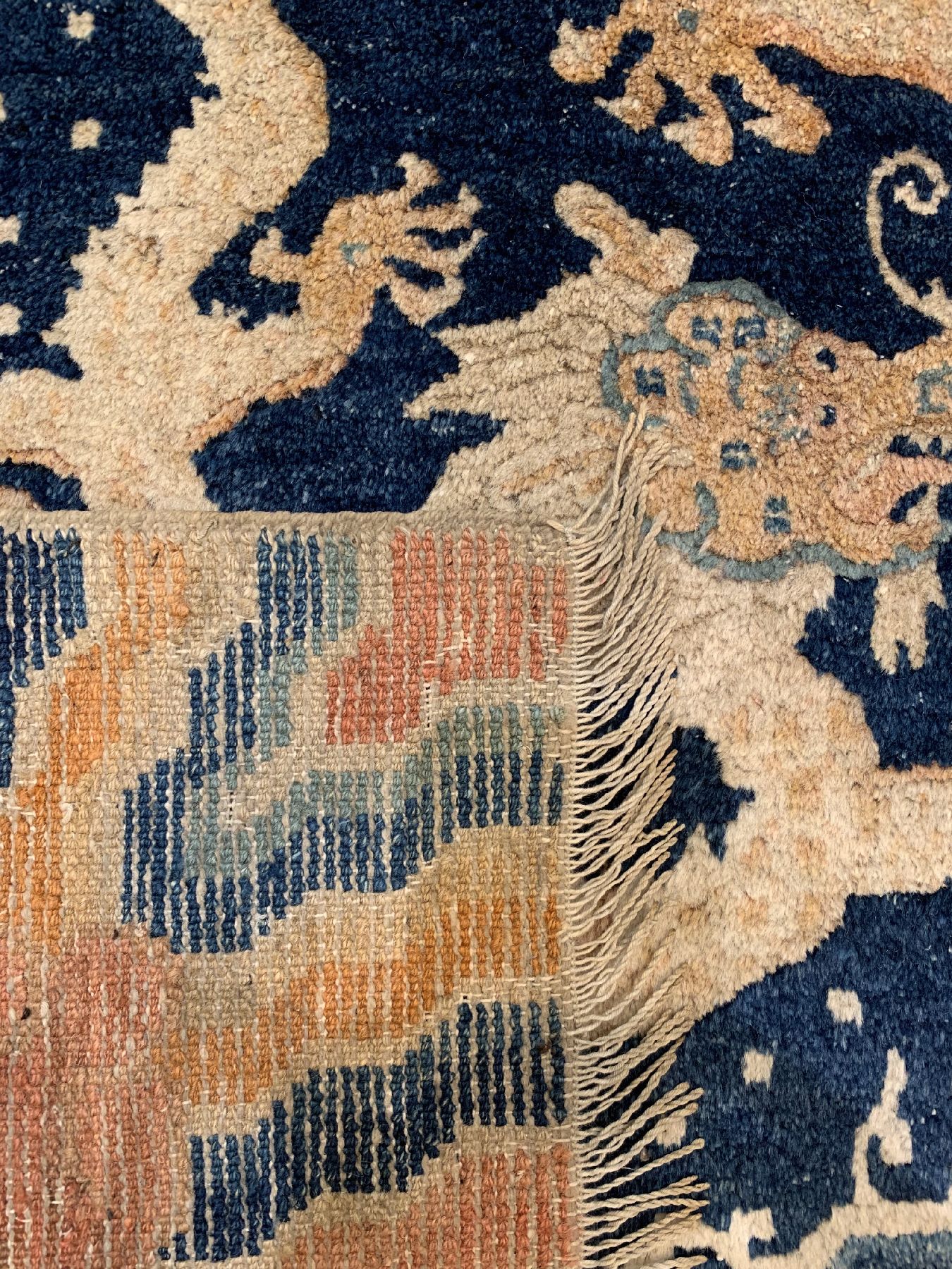Detail d: Seltener blaugrundiger Ning-Hsia Drachenteppich antik, China, 19 Jhd. Wolle geknüpft auf Baumwolle, fünf kaiserlische Drachen auf blauem ...