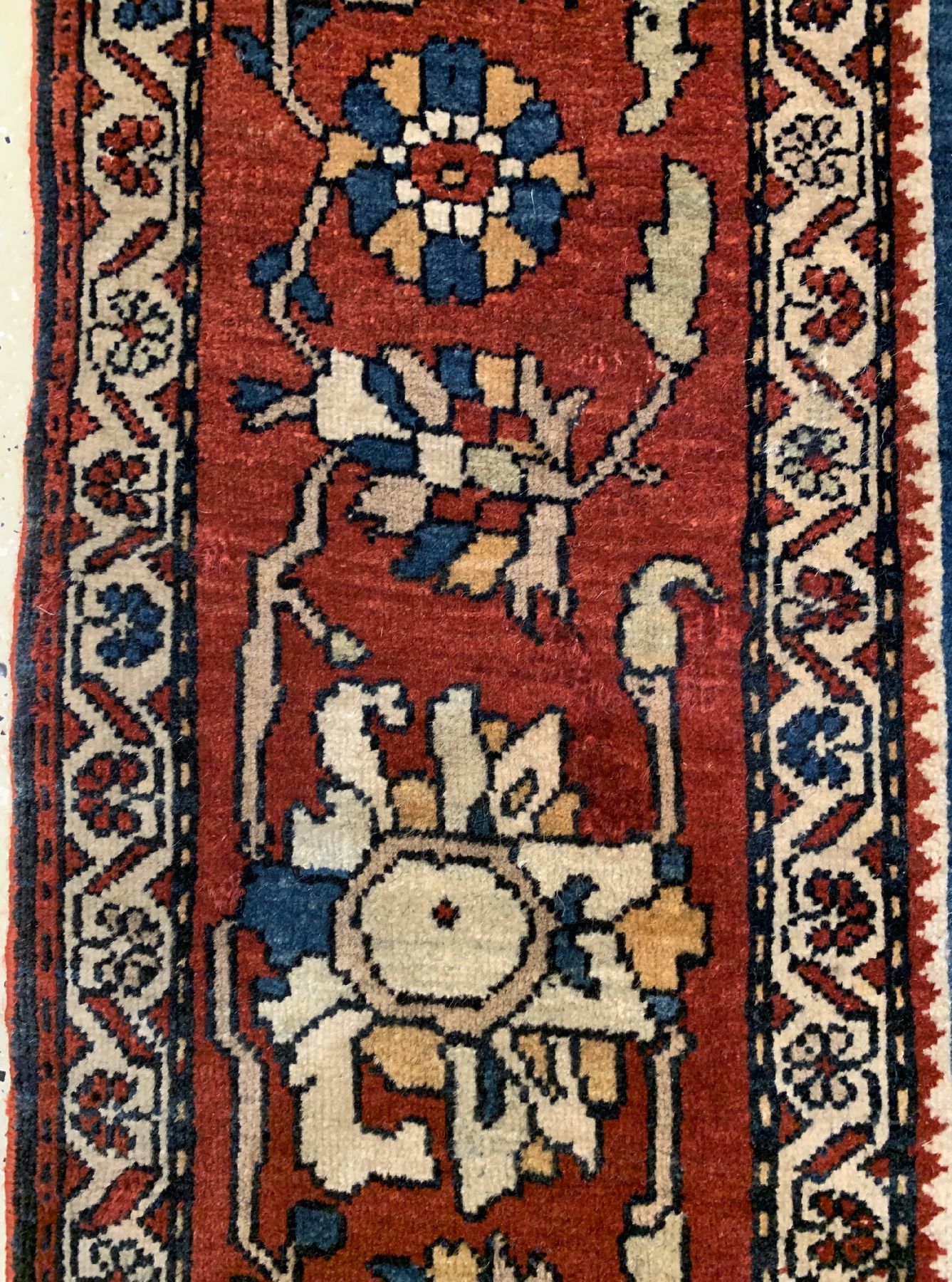 Detail d: Weißgrundiger Antiker Farahan, Persien, um 1900, Wolle geknüpft auf Baumwolle, ca. 200 x 132 cm, (seltene Farbkombination), EHZ: 2-3, (guter ...
