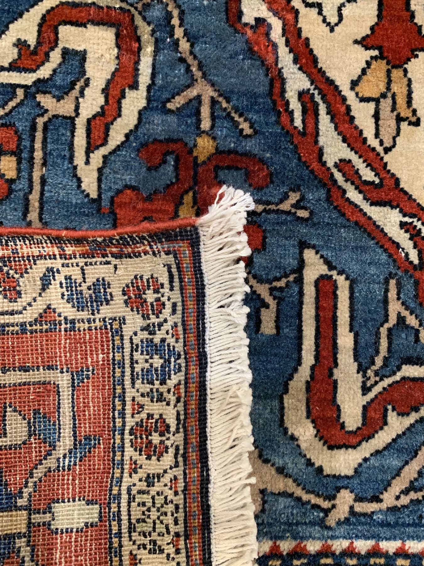 Detail e: Weißgrundiger Antiker Farahan, Persien, um 1900, Wolle geknüpft auf Baumwolle, ca. 200 x 132 cm, (seltene Farbkombination), EHZ: 2-3, (guter ...