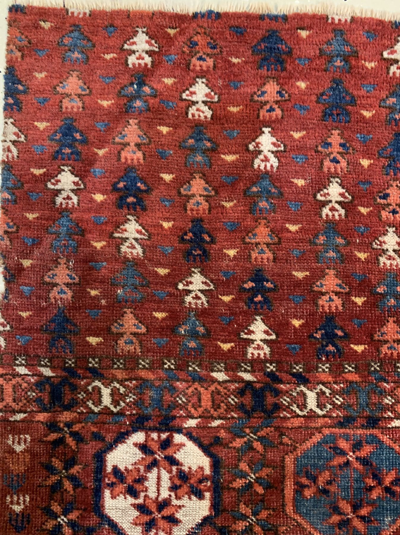 Detail b: Früher feiner Tekke Hauptteppich, Turkmenistan, anfang 19 Jhd., Wolle geknüpft auf Wolle, klassichen Tekke-Buchara Göls, ca. 295 x 190 cm, ...