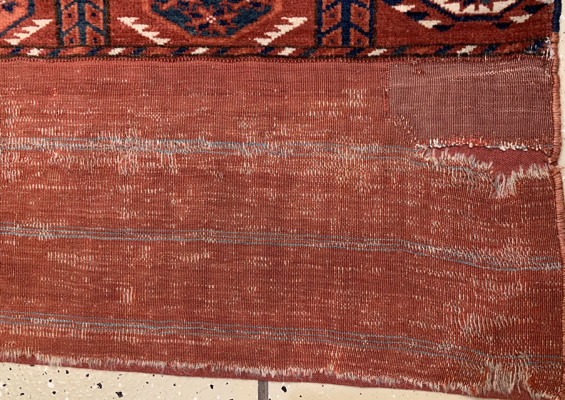 Detail b: Antiker feiner Tekke, Hauptteppich, Turkmenistan, mitte 19 Jhd., Wolle geknüpft auf Wolle, mit klassichen Tekke Göls, ca, 297 x 200 cm, ...
