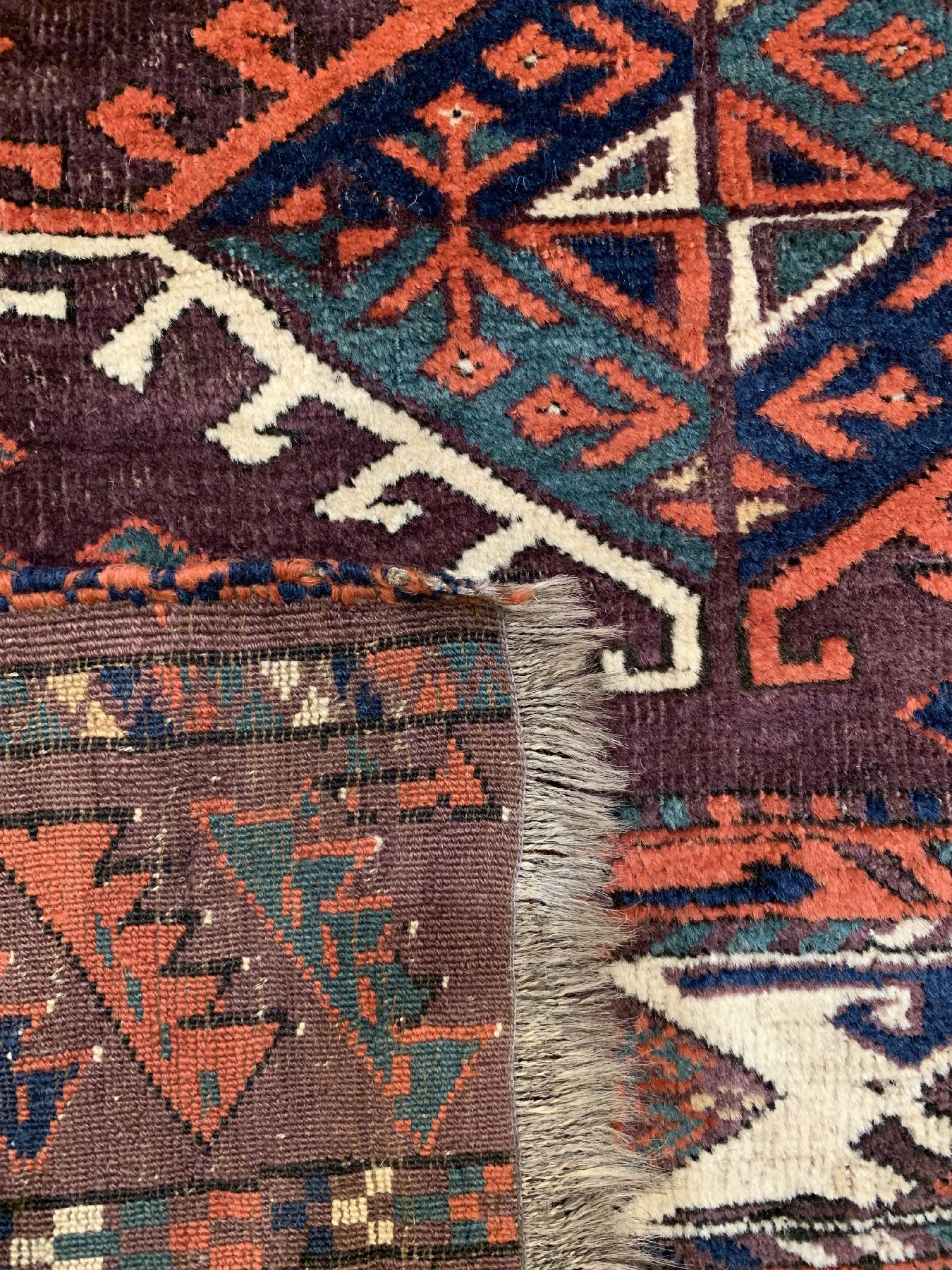 Detail e: Antiker Yomud, Hauptteppich Turkmenistan, mitte 19 Jhd., Wolle geknüpft auf Wolle, mit Dyrnak-Göls, ca. 290 x 180 cm, EHZ: 3 (Altersbedingt guter ...