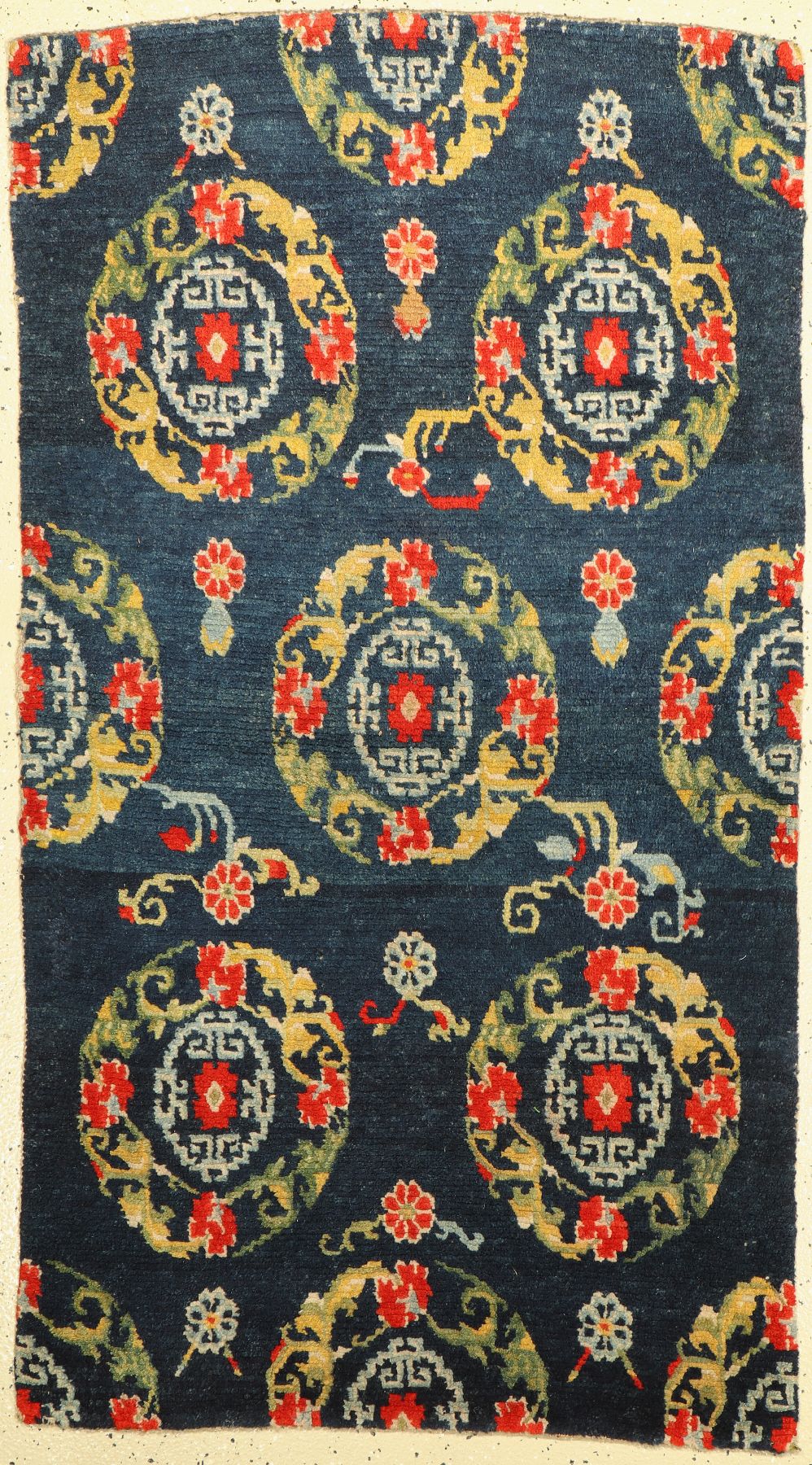 Schigatse Khaden, Südtibet, um 1910/1920, Wolle geknüpft auf Baumwolle, ca. 150 x 84 cm,EHZ: 2(guter Zustand)