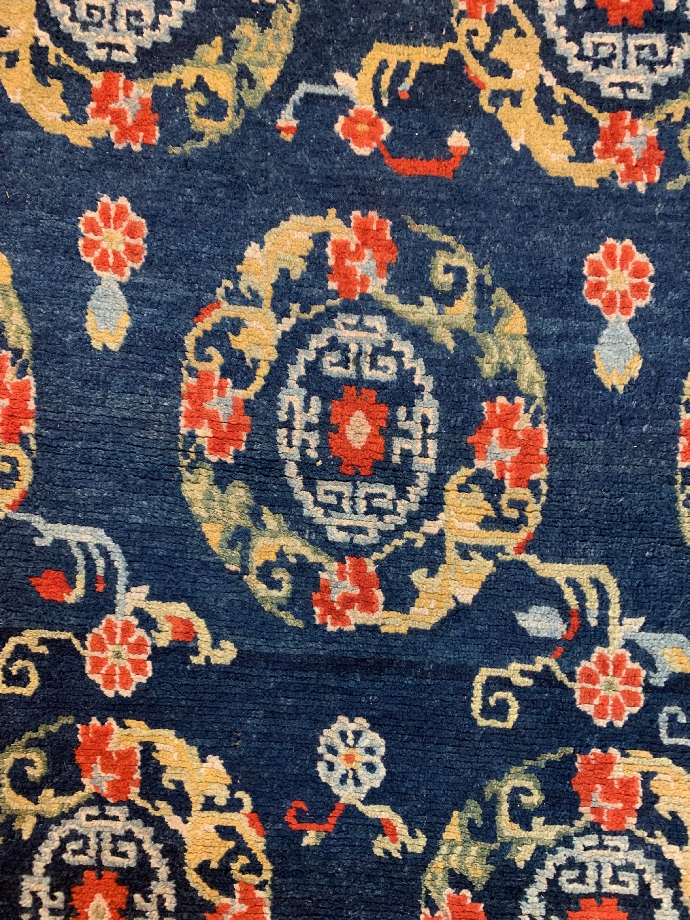Detail a: Schigatse Khaden, Südtibet, um 1910/1920, Wolle geknüpft auf Baumwolle, ca. 150 x 84 cm,EHZ: 2(guter Zustand)