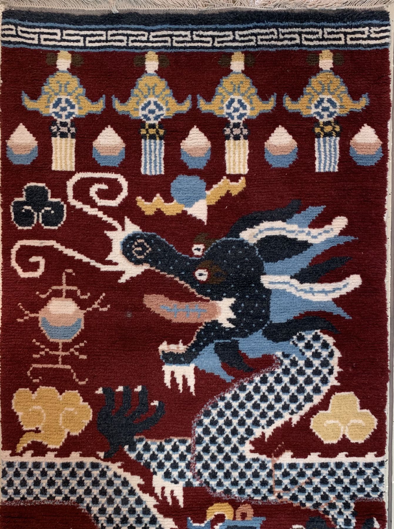 Detail a: Säulenteppich(Drachen), Mongolei, 20 Jhd, Wolle auf Baumwolle, ca. 210 x 81 cm, EHZ: 2