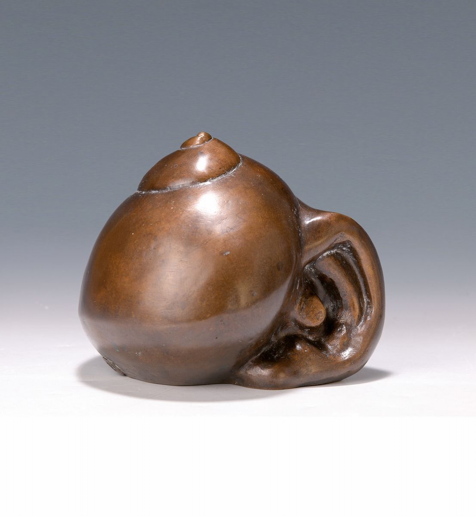 Gernot Rumpf, geb. 1941 Kaiserslautern, Ohrmuschel, Bronzeskulptur von 1992, signiert, datiert, Gießerstempel Schmäke, H. ca. 15cm, D. ca. 20cm