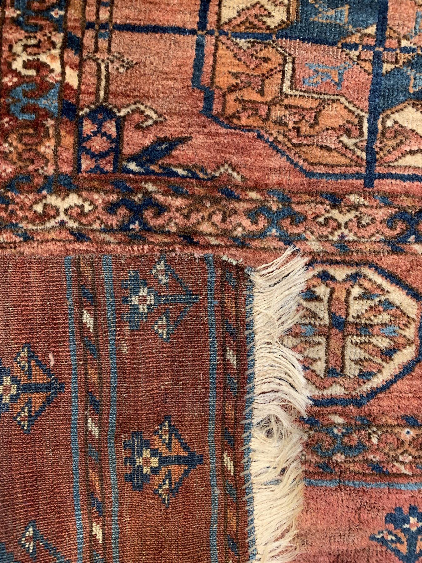 Detail f: Tekke Hauptteppich antik, Turkmenistan, mitte 19 Jhd., Wolle geknüpft auf Wolle, mit Tekke Göls und Tschemtsche Sekundärmotiven, ca, 317 x 217 ...