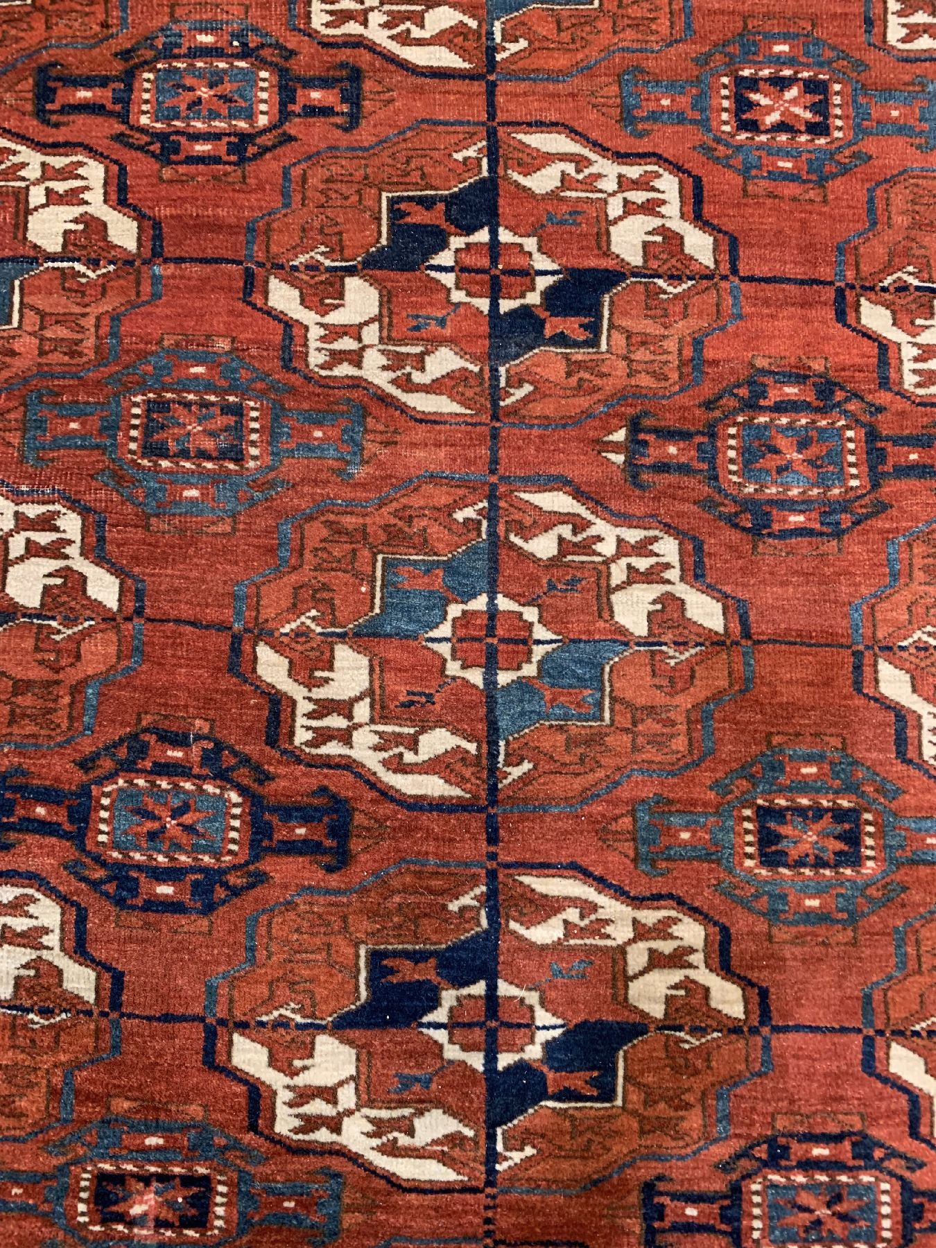 Detail a: Tekke Hauptteppich antik, Turkmenistan, mitte 19 Jhd., Wolle geknüpft auf Wolle, Hauptteppich der Tekke Turkemenen mit Klassischen Tekke Buchara ...