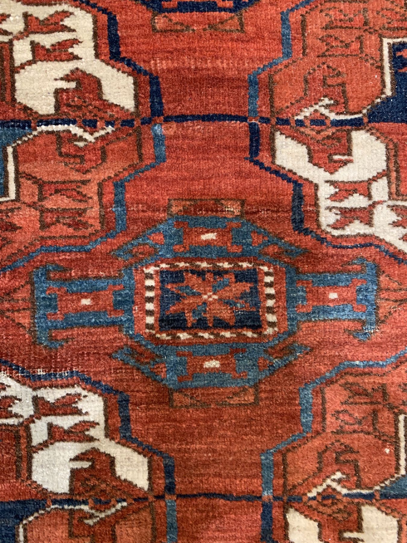 Detail c: Tekke Hauptteppich antik, Turkmenistan, mitte 19 Jhd., Wolle geknüpft auf Wolle, Hauptteppich der Tekke Turkemenen mit Klassischen Tekke Buchara ...