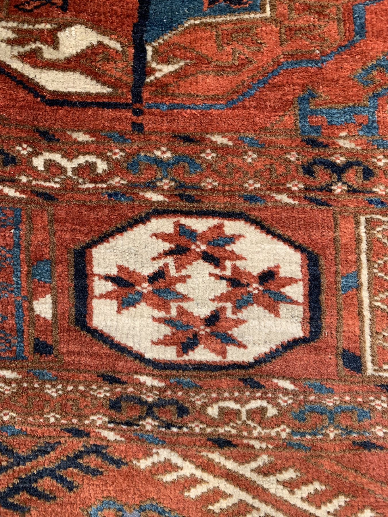 Detail f: Tekke Hauptteppich antik, Turkmenistan, mitte 19 Jhd., Wolle geknüpft auf Wolle, Hauptteppich der Tekke Turkemenen mit Klassischen Tekke Buchara ...