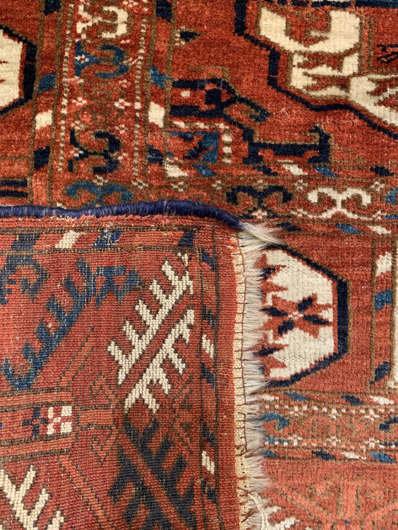 Detail g: Tekke Hauptteppich antik, Turkmenistan, mitte 19 Jhd., Wolle geknüpft auf Wolle, Hauptteppich der Tekke Turkemenen mit Klassischen Tekke Buchara ...