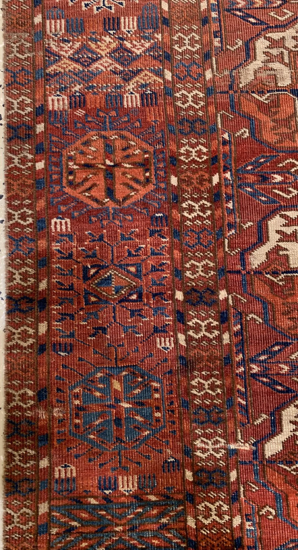 Detail c: Tekke Hauptteppich antik, Turkmenistan, mitte 19 Jhd., Wolle geknüpft auf Wolle, TekkeGöls mit Tschemtsche Sekundär-Güls. ca. 290 x 210 cm, ...