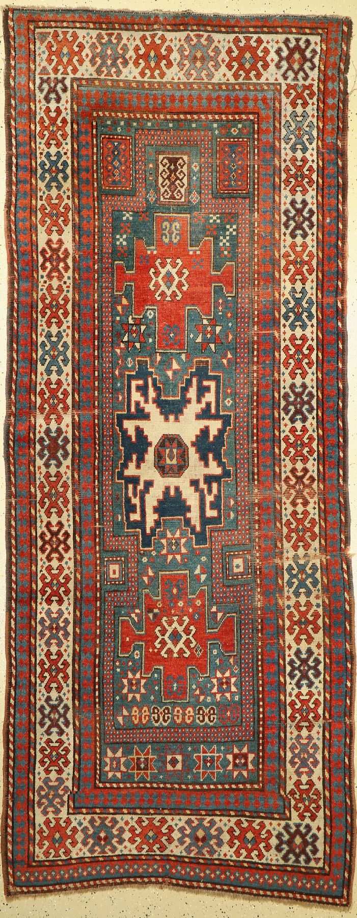 Grüngrundiger antiker Karachoph, Gebetsteppich, Zentralkaukasus, 19 Jhd., Wolle geknüpft auf Wolle, ca. 305 x 123 cm, EHZ: 3-4 (guter ...