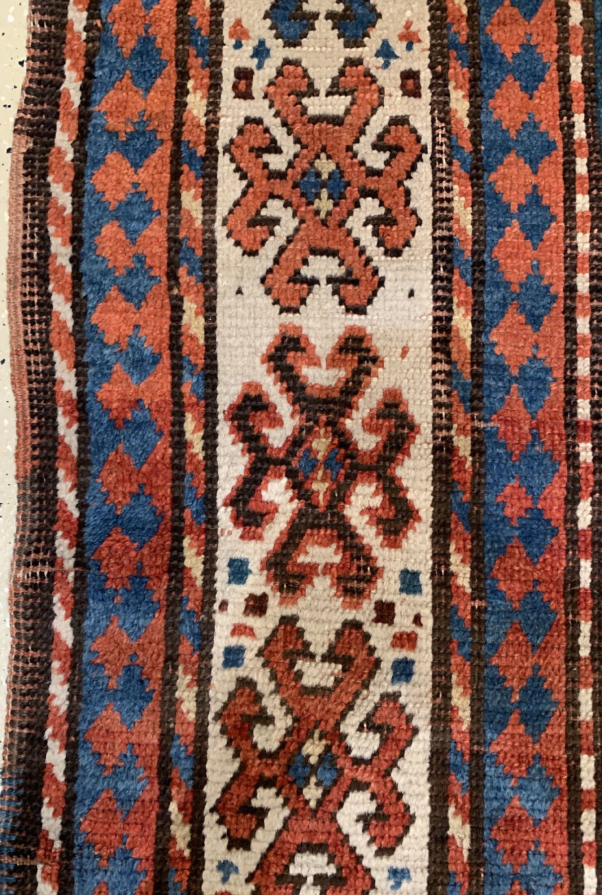 Detail c: Grüngrundiger antiker Karachoph, Gebetsteppich, Zentralkaukasus, 19 Jhd., Wolle geknüpft auf Wolle, ca. 305 x 123 cm, EHZ: 3-4 (guter ...