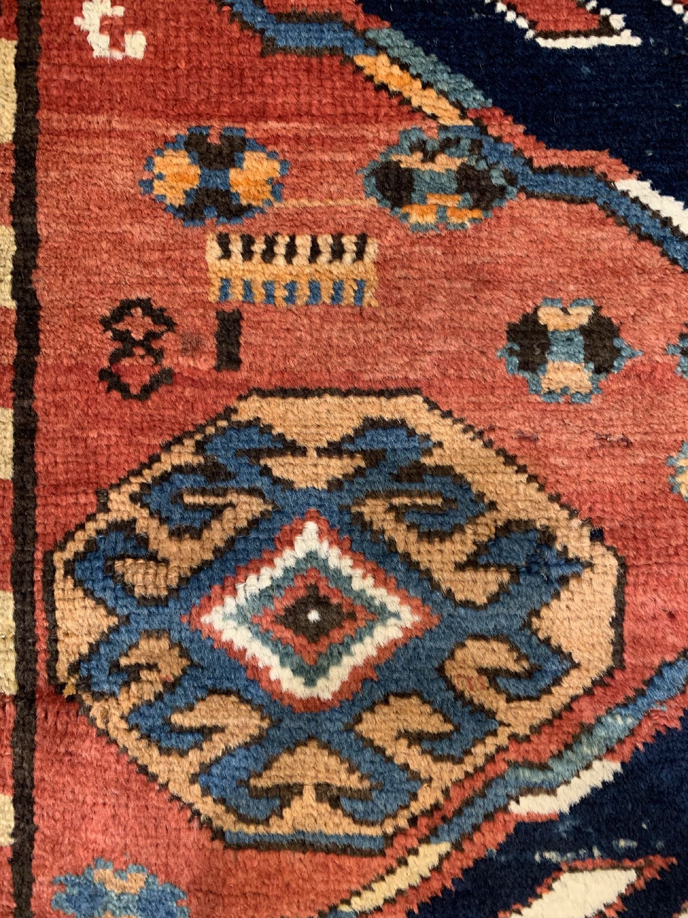 Detail e: Chondzoresk Kazak antik, (Wolkenband Kazak), Südkaukasus, um 1900, Wolle geknüpft auf Wolle, ca, 244 x 148 cm, EHZ:2-3(guter Zustand)