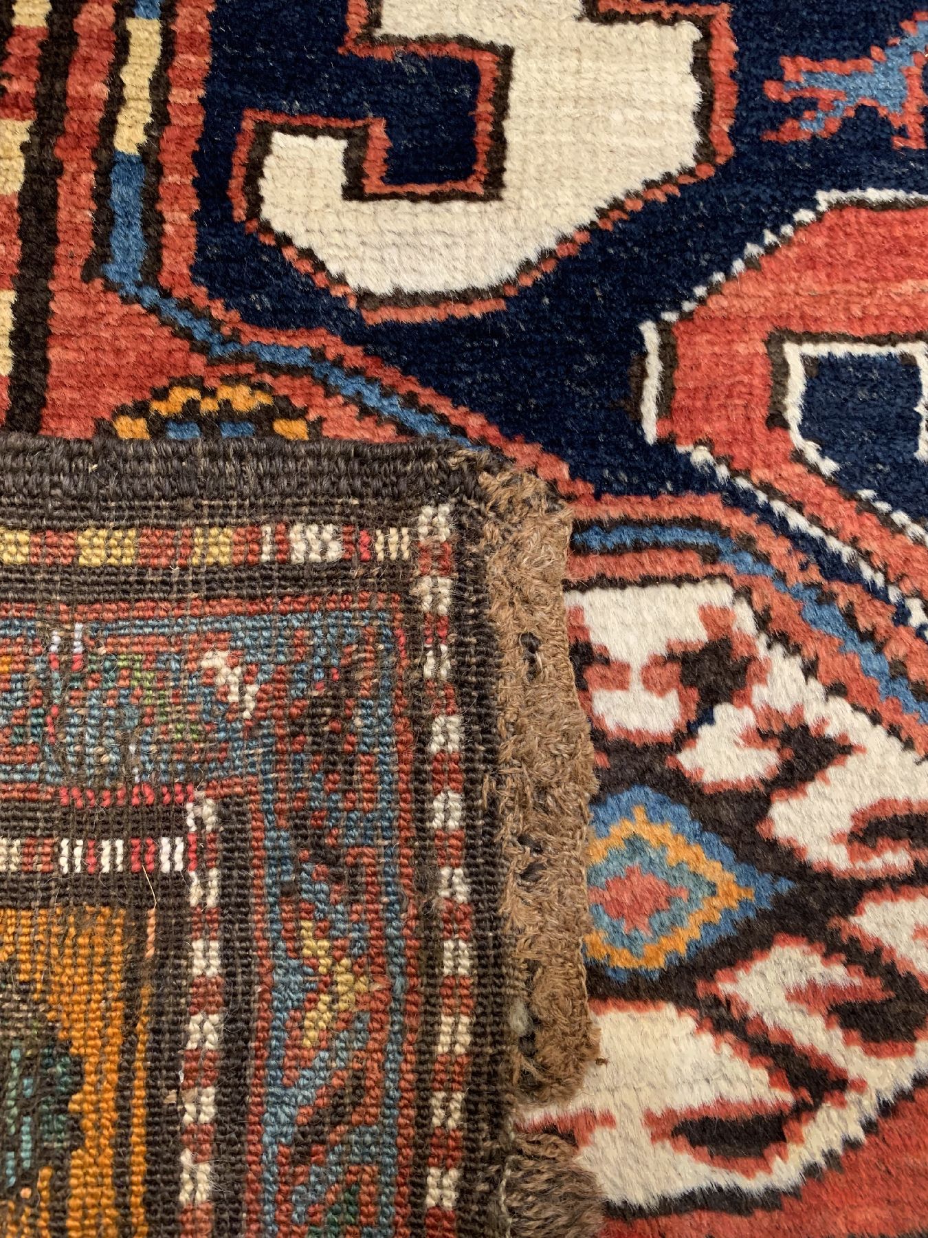 Detail f: Chondzoresk Kazak antik, (Wolkenband Kazak), Südkaukasus, um 1900, Wolle geknüpft auf Wolle, ca, 244 x 148 cm, EHZ:2-3(guter Zustand)
