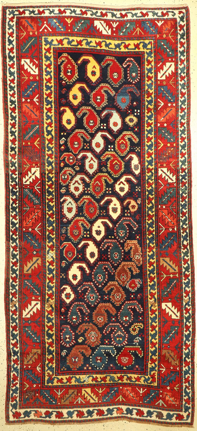 Schuscha Karabagh antik, Südkaukasus, 19 Jhd, Wolle geknüpft auf Wolle, mit Boteh Muster auf Blauen Fond,. ca, 270 x 123 cm, EHZ:2 (Sehr guter ...