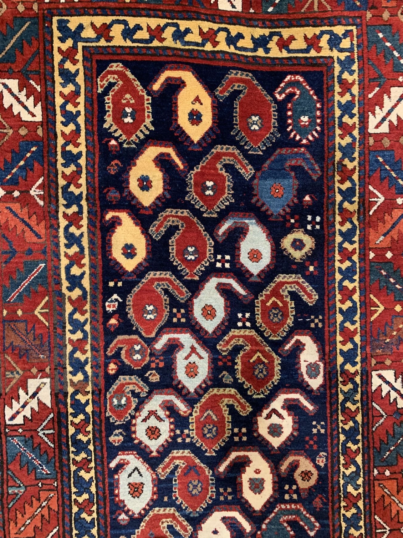 Detail a: Schuscha Karabagh antik, Südkaukasus, 19 Jhd, Wolle geknüpft auf Wolle, mit Boteh Muster auf Blauen Fond,. ca, 270 x 123 cm, EHZ:2 (Sehr guter ...
