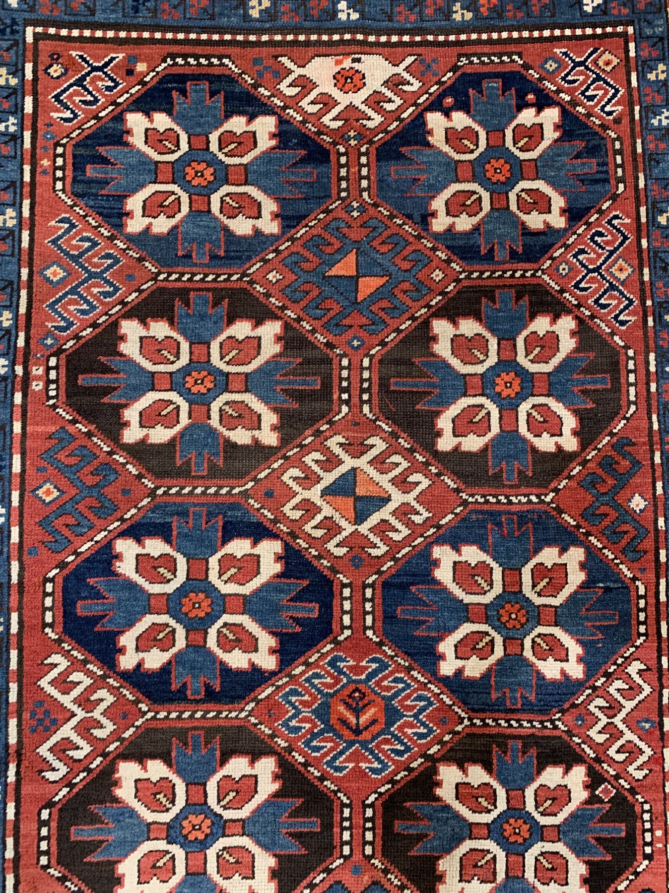 Detail a: Seltener Chelaberd Kazak, Kaukasus, 19 Jhd., Wolle geknüpft auf Wolle, ca, 242 x 133 cm, EHZ:2-3(guter Zustand)