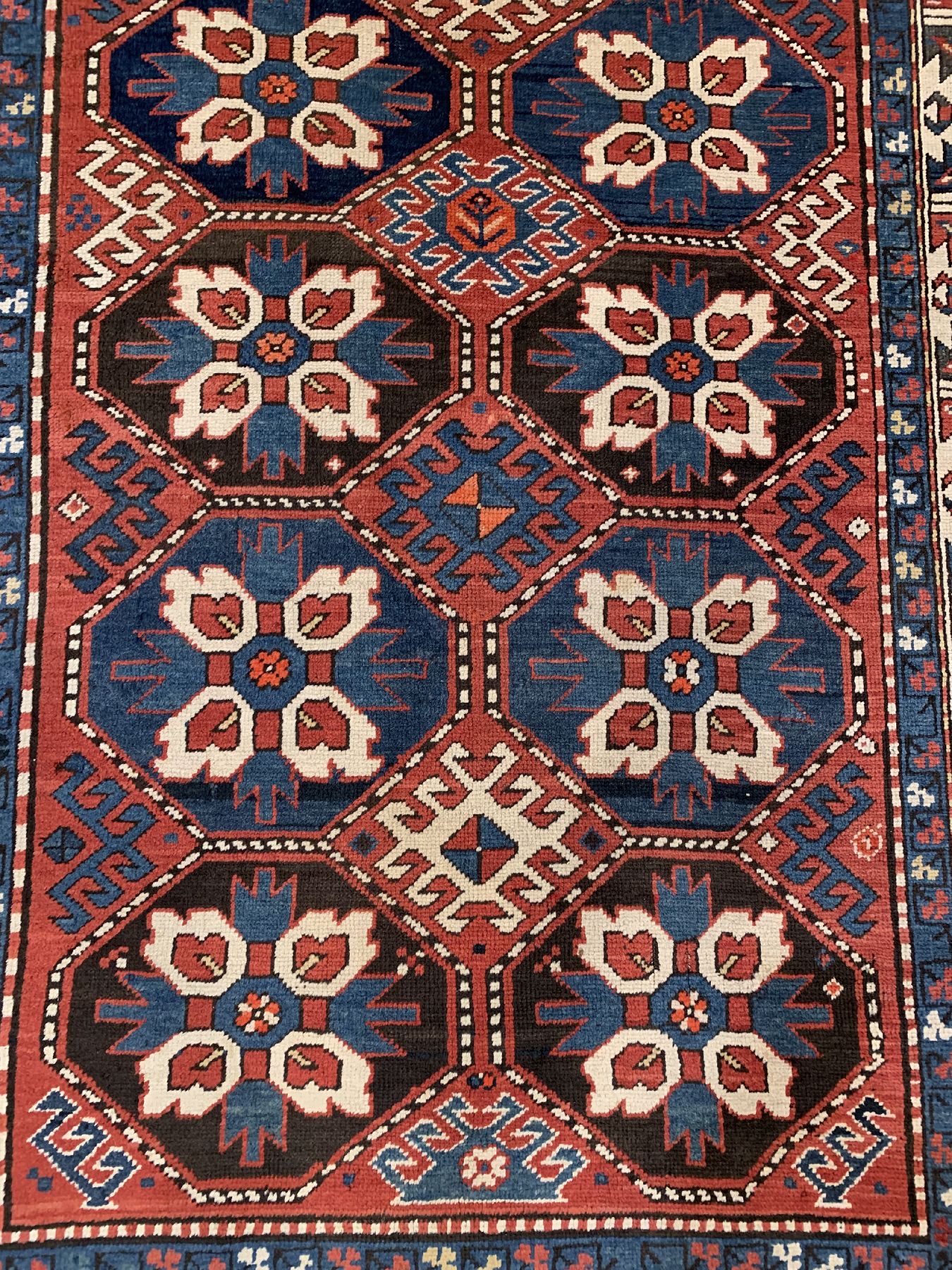 Detail b: Seltener Chelaberd Kazak, Kaukasus, 19 Jhd., Wolle geknüpft auf Wolle, ca, 242 x 133 cm, EHZ:2-3(guter Zustand)