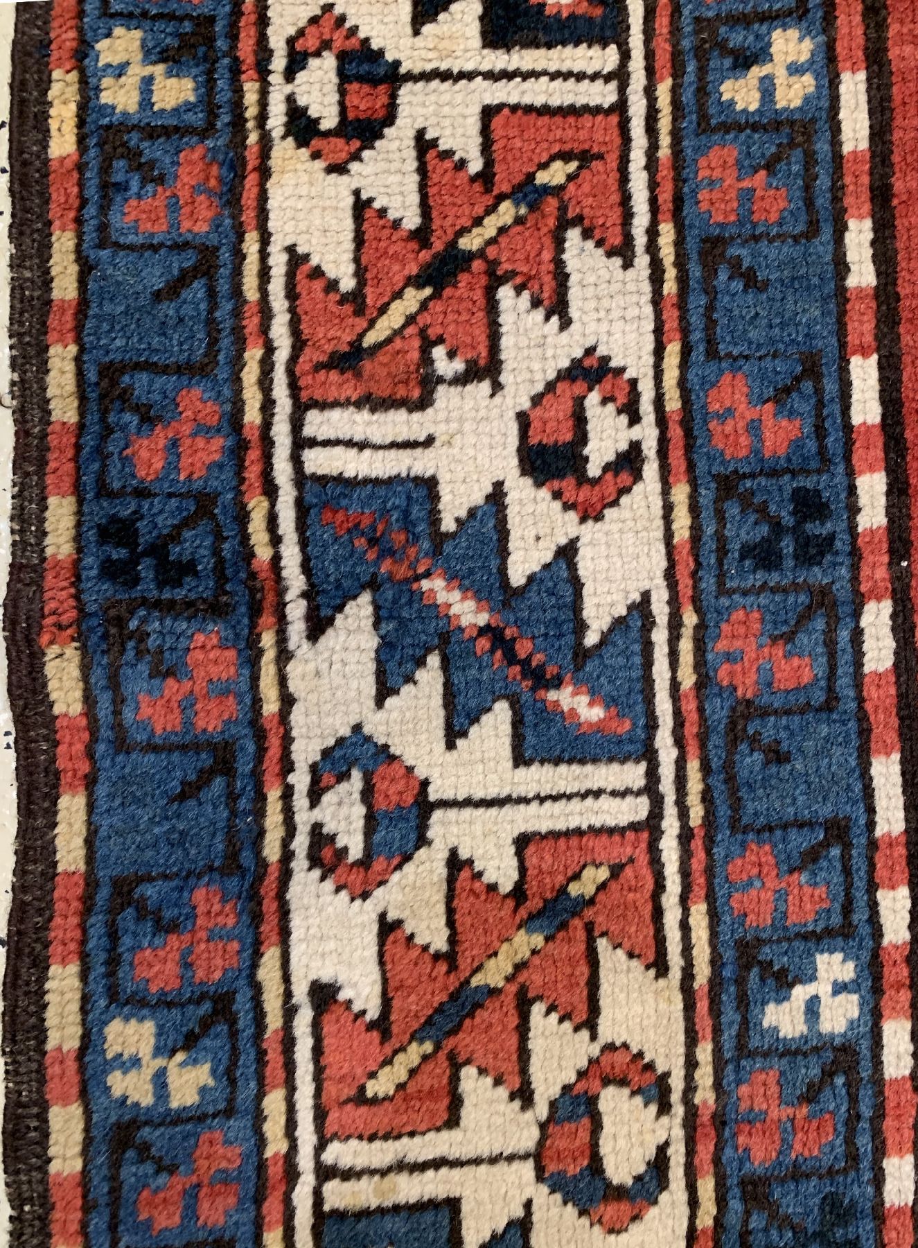 Detail e: Seltener Chelaberd Kazak, Kaukasus, 19 Jhd., Wolle geknüpft auf Wolle, ca, 242 x 133 cm, EHZ:2-3(guter Zustand)