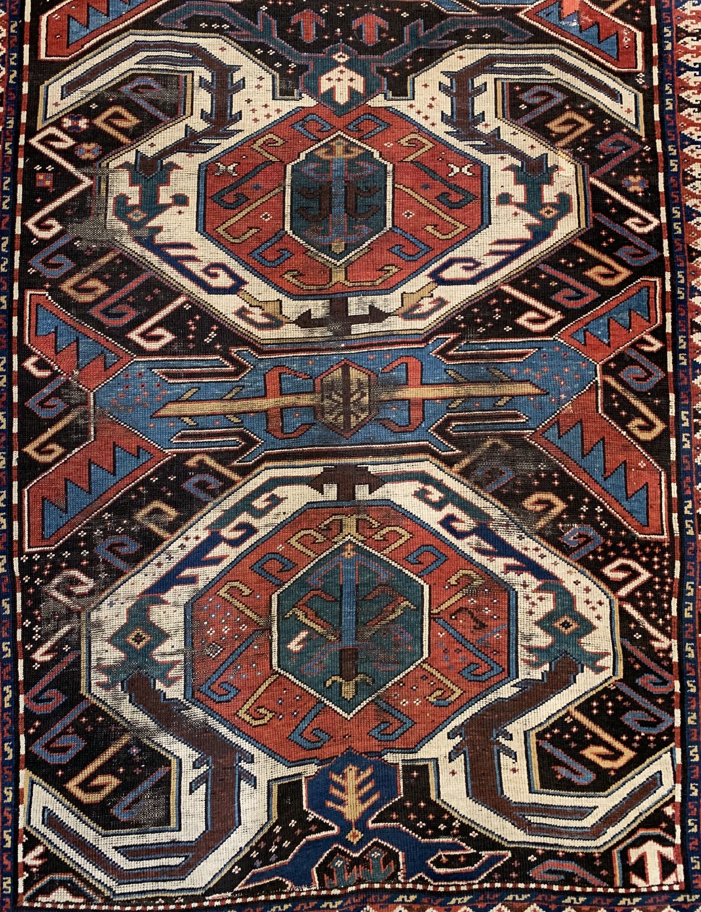 Detail b: Lenkoran Kazak antik, Kaukasus, 19 Jhd., Wolle geknüpft auf Wolle mit Lenkoran Palmetten, ca, 250 x 130 cm, EHZ:3-4