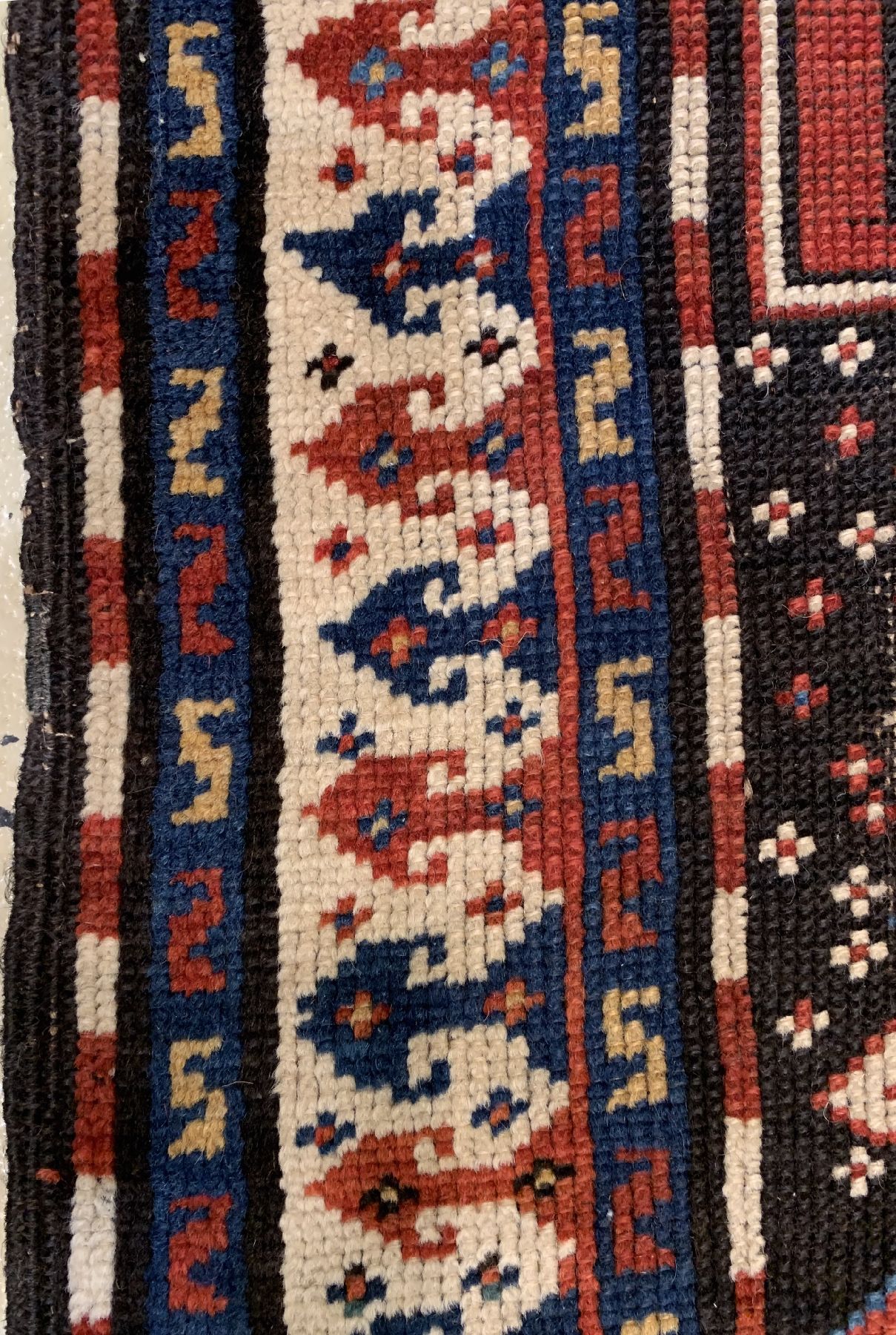 Detail c: Lenkoran Kazak antik, Kaukasus, 19 Jhd., Wolle geknüpft auf Wolle mit Lenkoran Palmetten, ca, 250 x 130 cm, EHZ:3-4