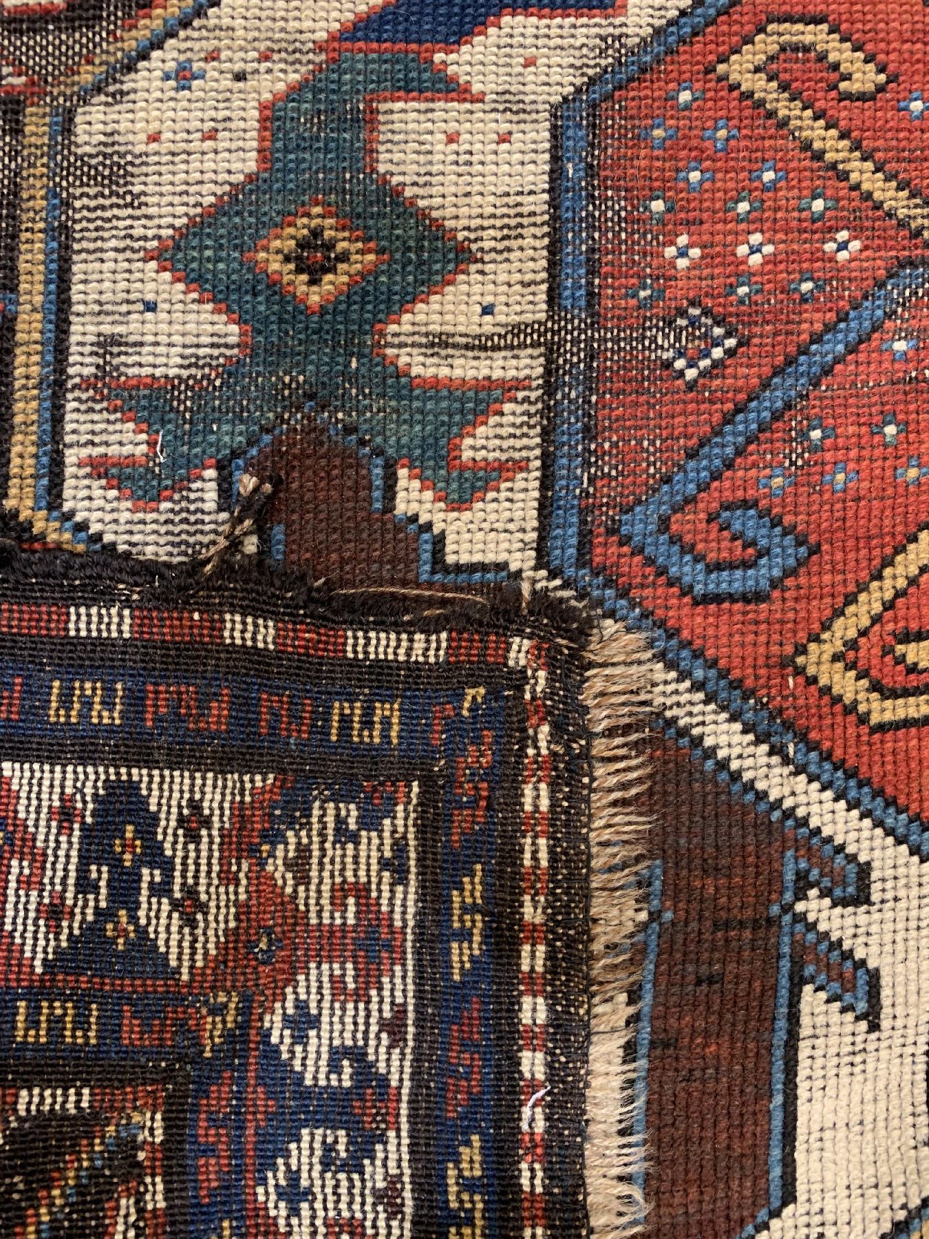 Detail e: Lenkoran Kazak antik, Kaukasus, 19 Jhd., Wolle geknüpft auf Wolle mit Lenkoran Palmetten, ca, 250 x 130 cm, EHZ:3-4