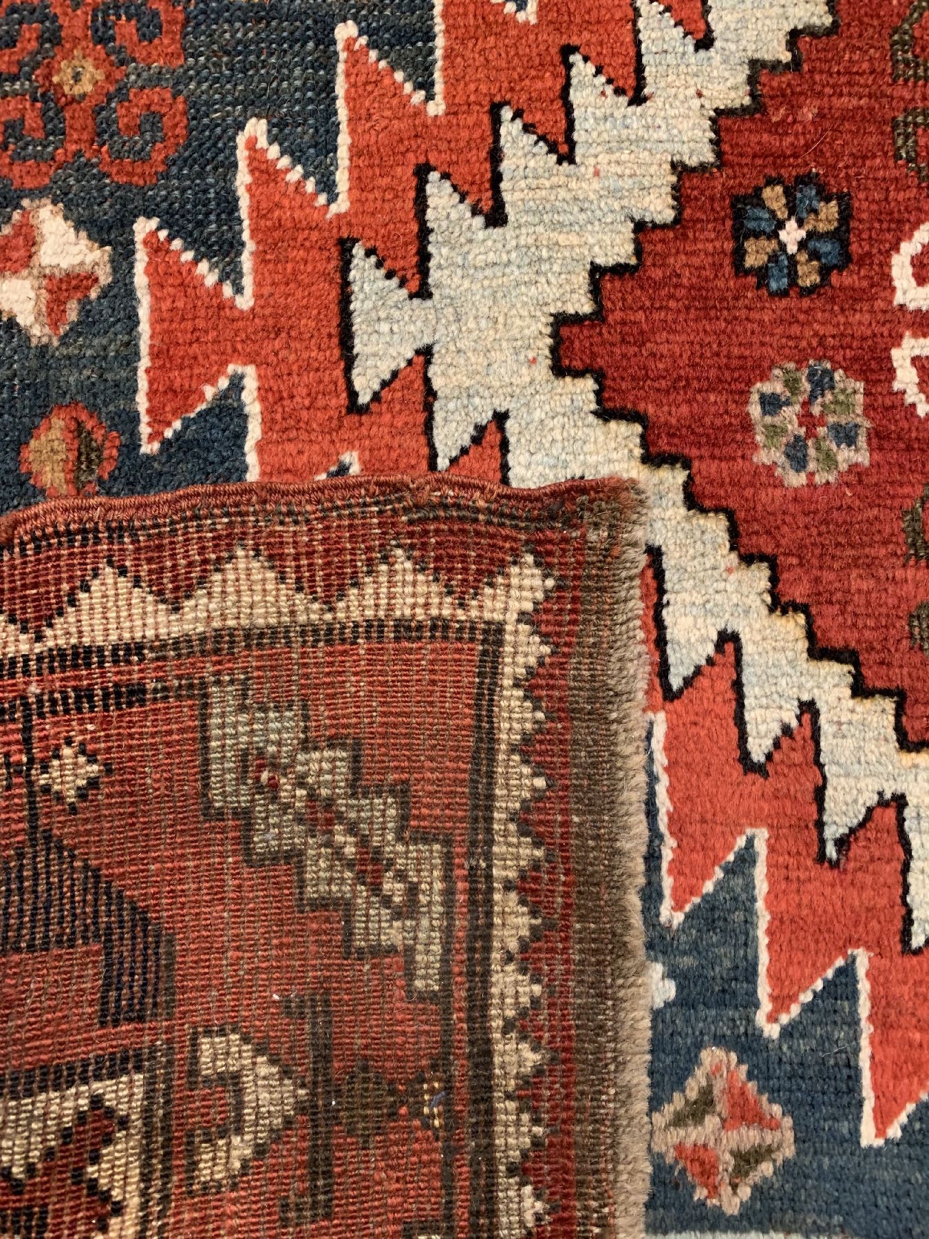 Detail f: Karatchoph Kazak antik, Südwestkaukasus, 19Jhd., Wolle geknüpft auf Wolle, Vier und Eins Muster, ausergewöhnliche Farbgebung, ca, 240 x 200 cm, ...