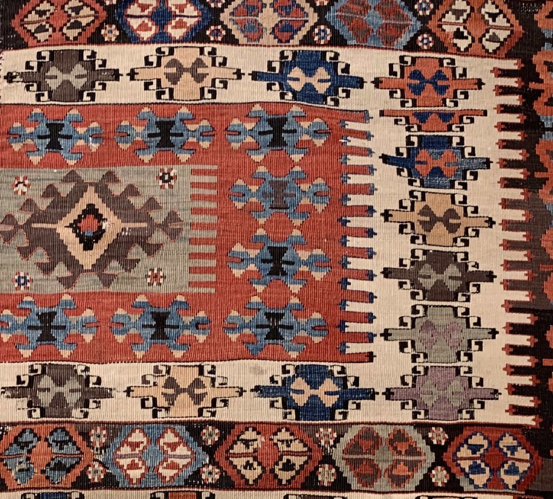 Detail b: Antiker Konya Kelim, Zentralanatolien,Türkei, 19 Jhd., Wolle gewebtauf Wolle, ca. 344 x 146 cm, (Zweibahnig), EHZ: 3(Altersbedingt guter Zustand)