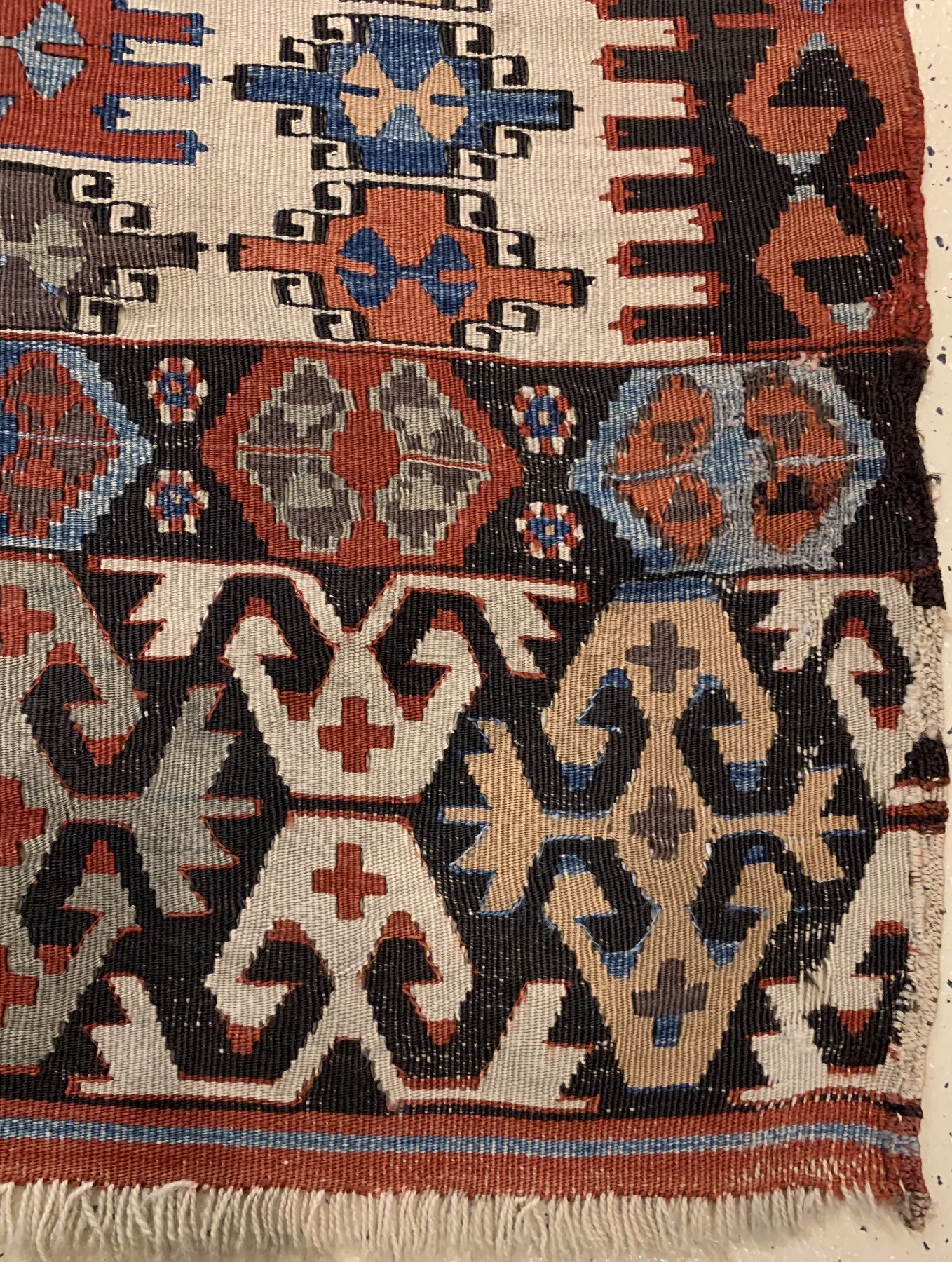 Detail e: Antiker Konya Kelim, Zentralanatolien,Türkei, 19 Jhd., Wolle gewebtauf Wolle, ca. 344 x 146 cm, (Zweibahnig), EHZ: 3(Altersbedingt guter Zustand)