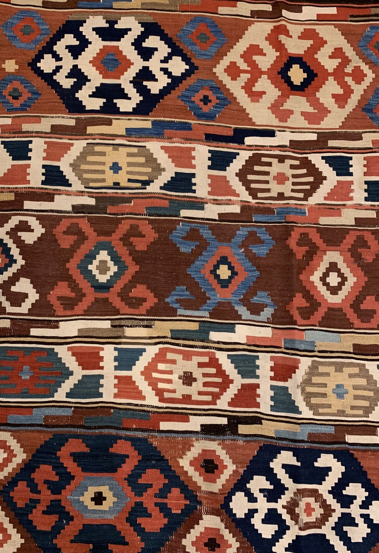 Detail d: Antiker Schirwan Kelim, Ostkaukasus, 19 Jhd., Wolle gewebt auf Wolle, ca. 256 x 170 cm, EHZ: 3, (Altersbedingt guter Zustand).