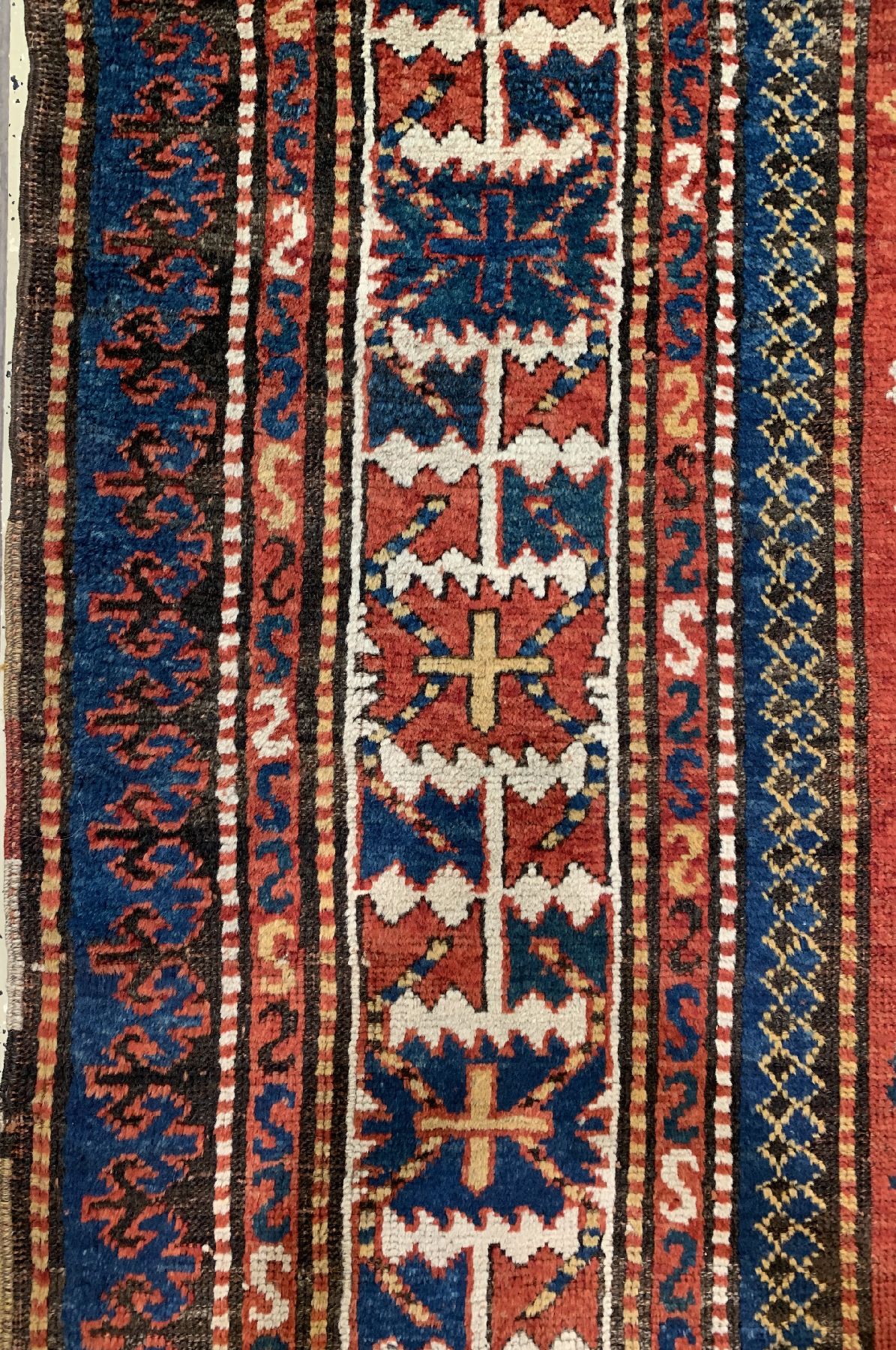 Detail b: Antiker Lori Pampak, Zetralkaukasus, um 1900, Wolle geknüpft auf Wolle, sogenannter Kreuzblüten Kazak, ca, 230 x 160 cm, EHZ: 3 (Altersbedingt ...
