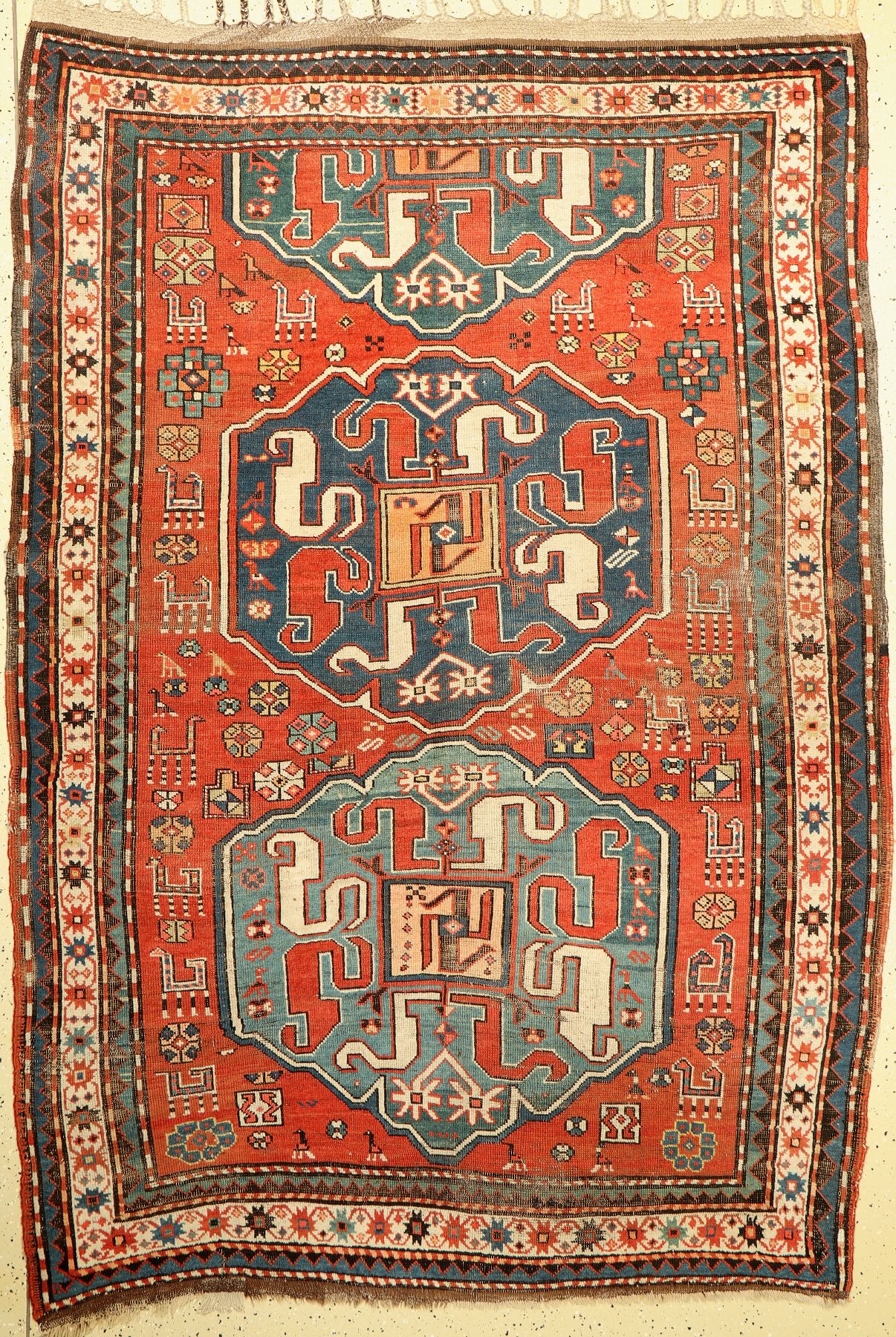 Antiker Chondzoresk Kazak, (Wolkenband Kazak), Südkaukasus, um 1900, Wolle geknüpft auf Wolle, zwei vollständige Medallions, Safrangelbe ...