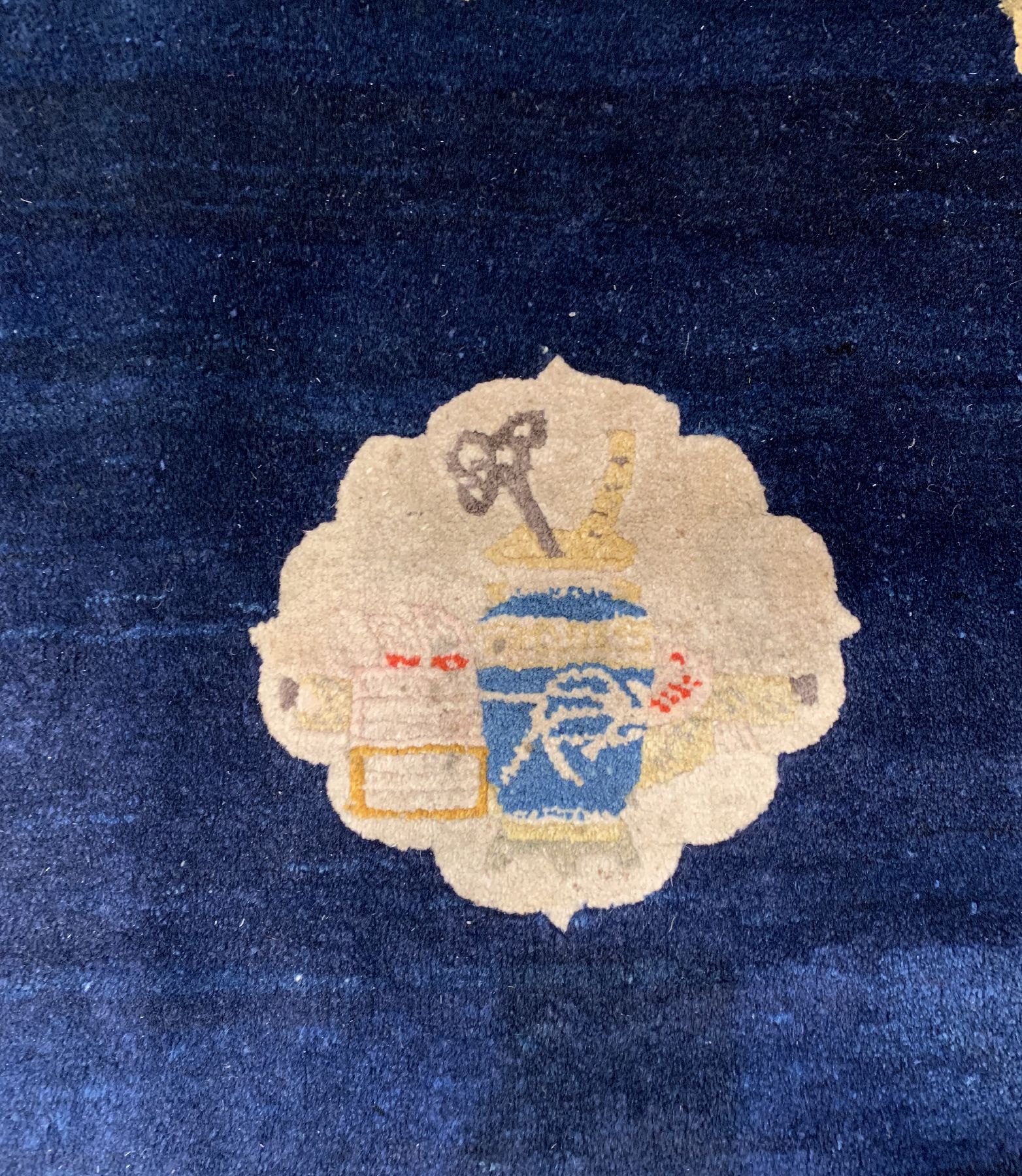 Detail b: Antiker Pao Tow, Nordostchina, um 1910, Wolle geknüpft auf Baumwolle, ca. 244 x 166 cm, EHZ: 2, (Sehr guter Zustand)