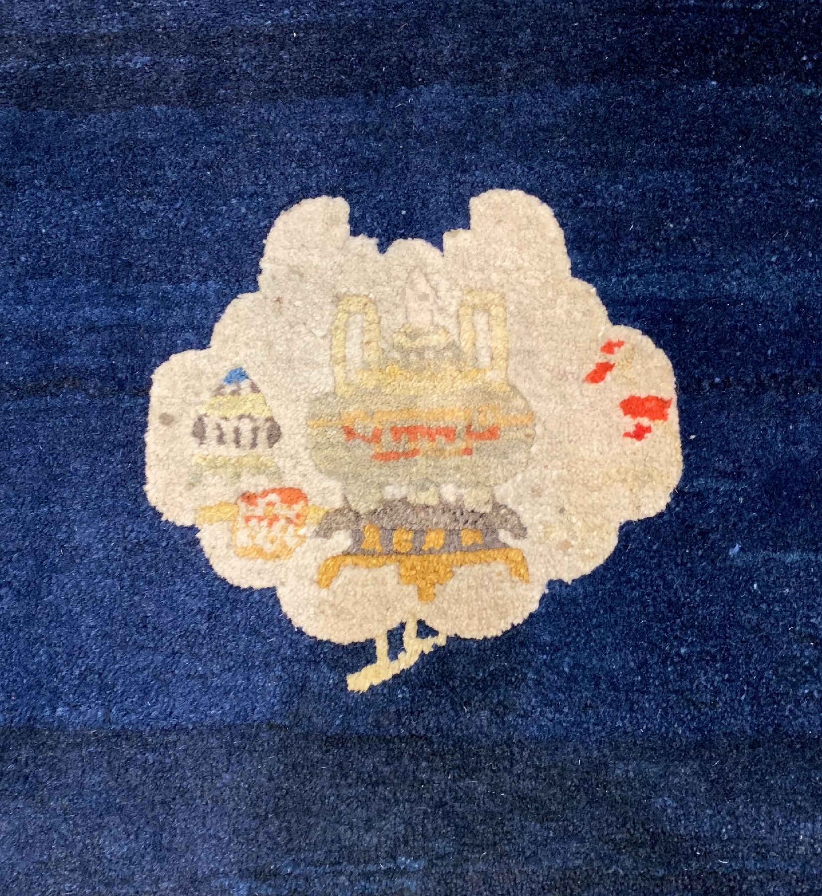 Detail c: Antiker Pao Tow, Nordostchina, um 1910, Wolle geknüpft auf Baumwolle, ca. 244 x 166 cm, EHZ: 2, (Sehr guter Zustand)