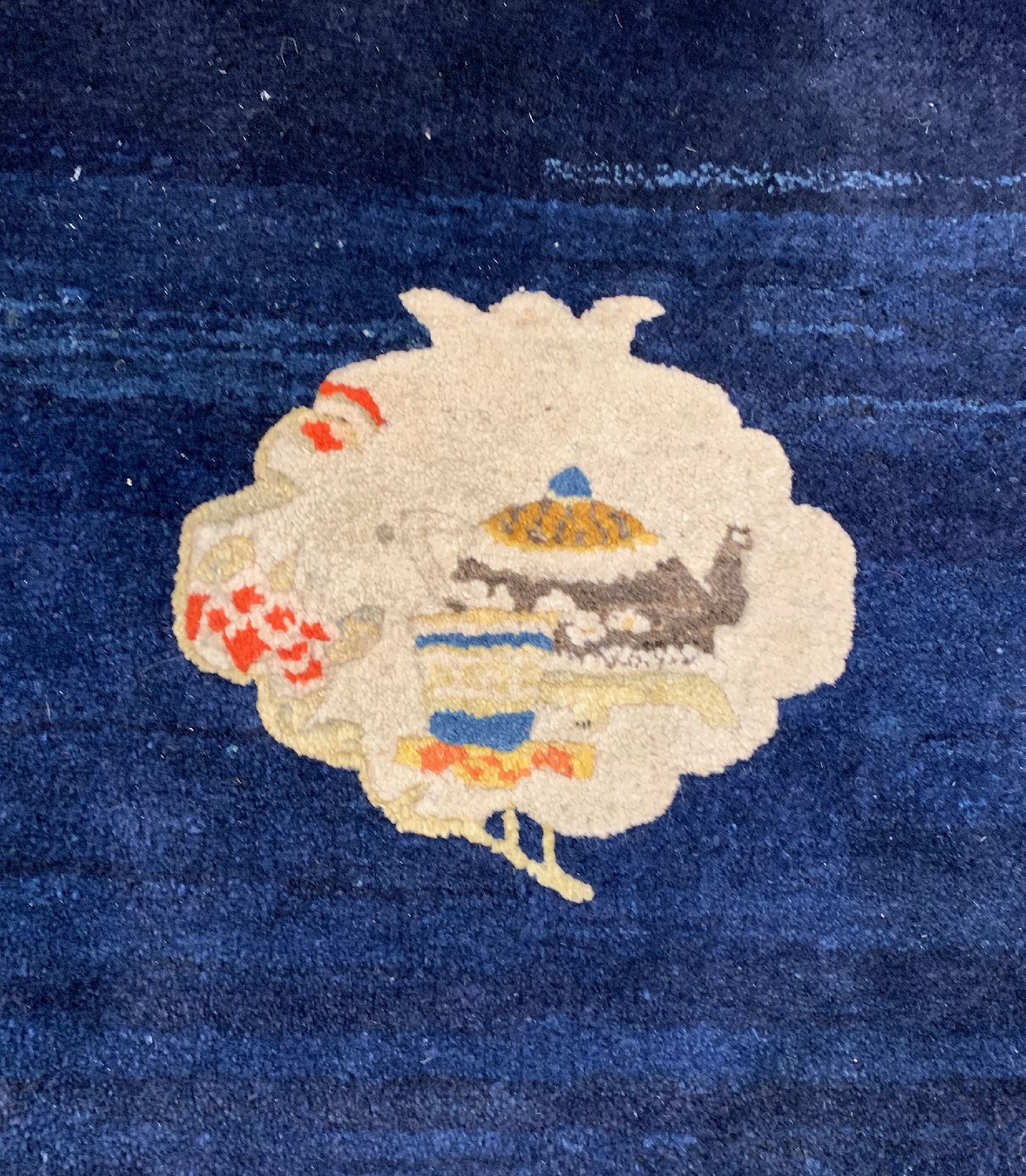 Detail d: Antiker Pao Tow, Nordostchina, um 1910, Wolle geknüpft auf Baumwolle, ca. 244 x 166 cm, EHZ: 2, (Sehr guter Zustand)