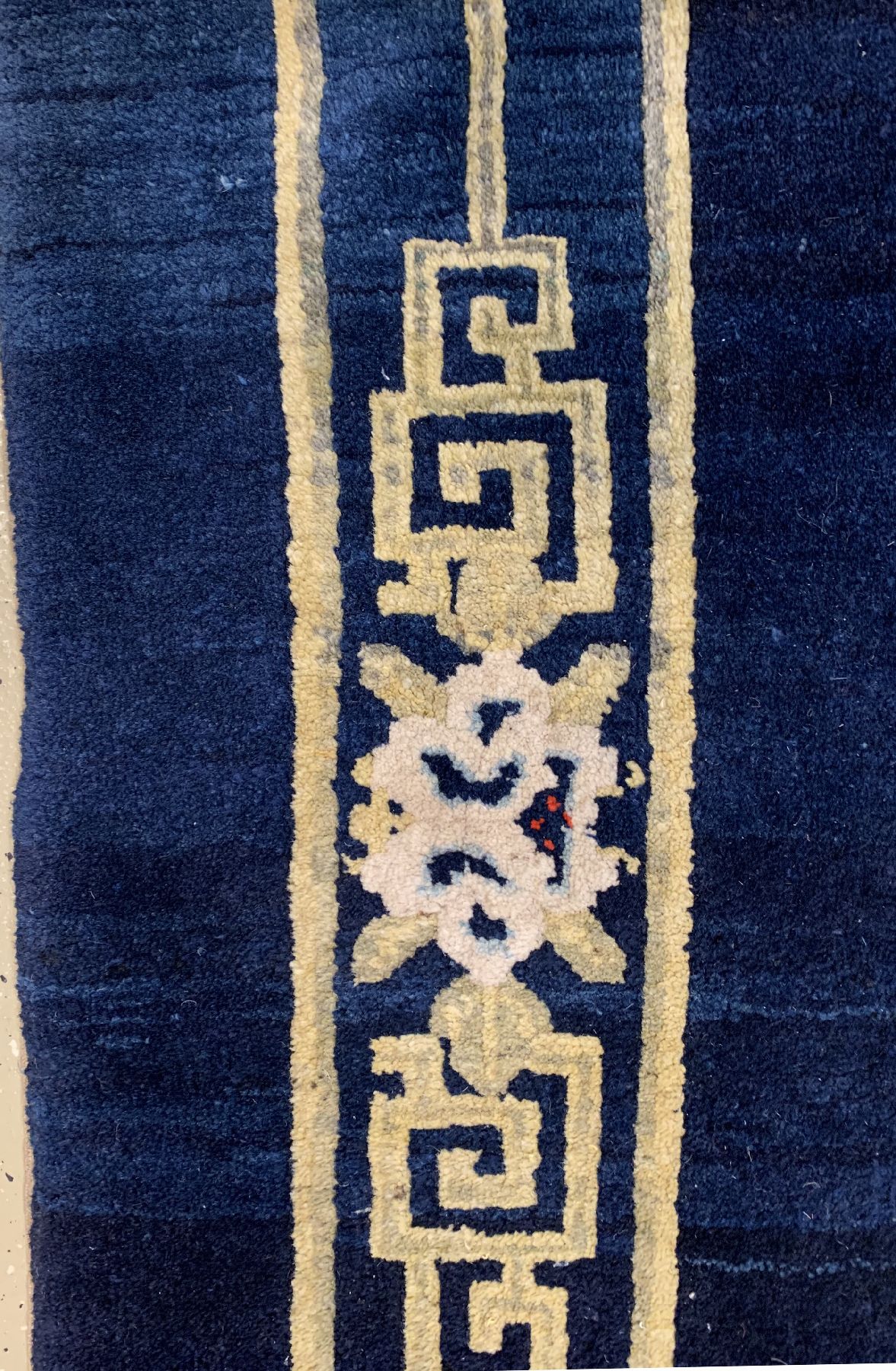 Detail e: Antiker Pao Tow, Nordostchina, um 1910, Wolle geknüpft auf Baumwolle, ca. 244 x 166 cm, EHZ: 2, (Sehr guter Zustand)